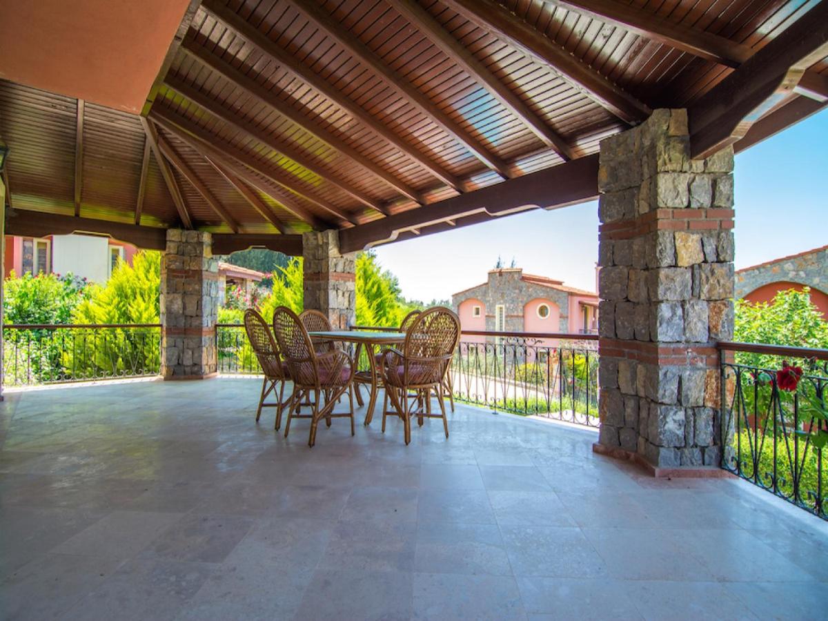 Villa Aka