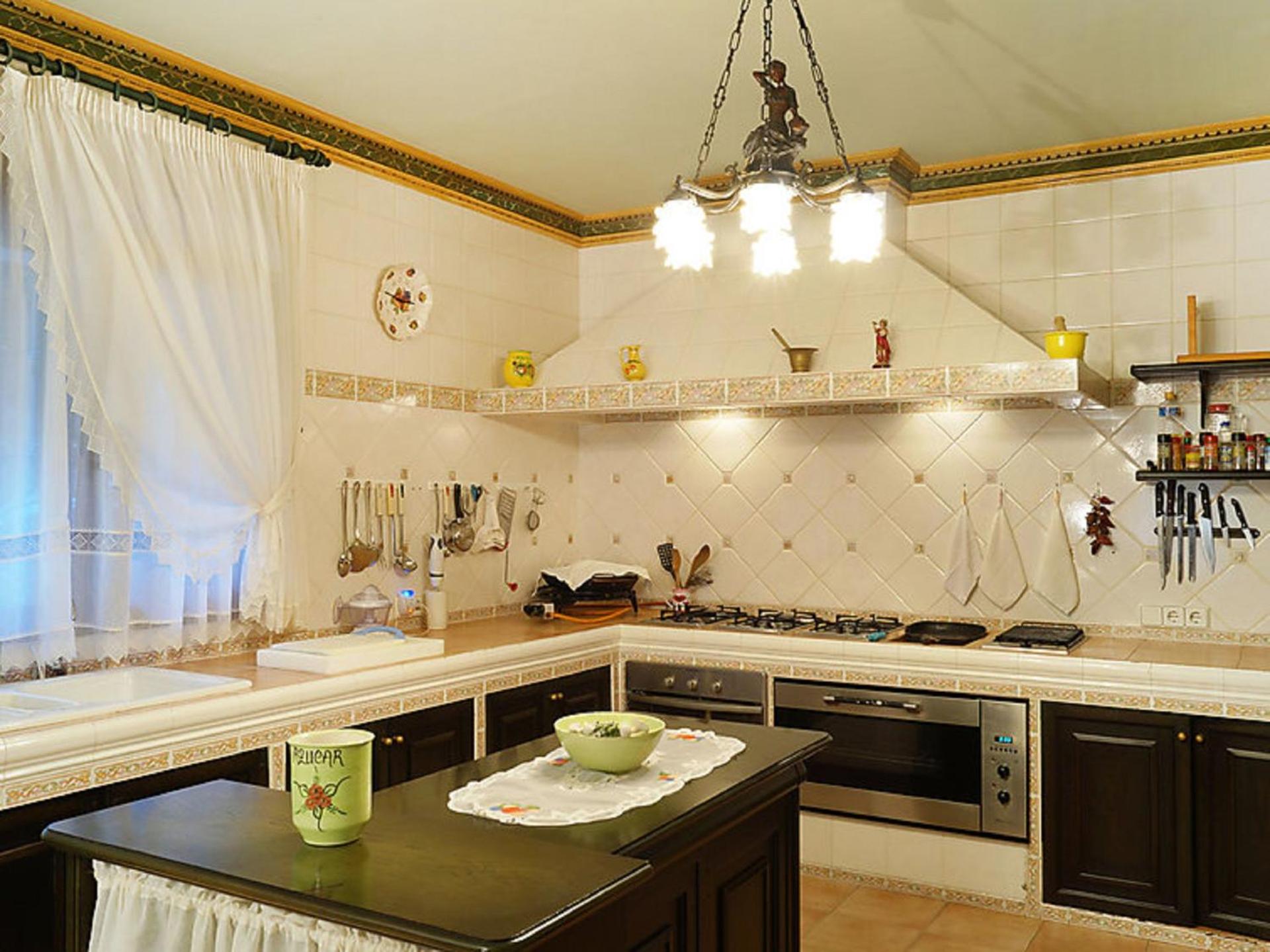 VILLA WITH PRIVATE POOL,NEAR THE BEACH , BBQ, WiFi