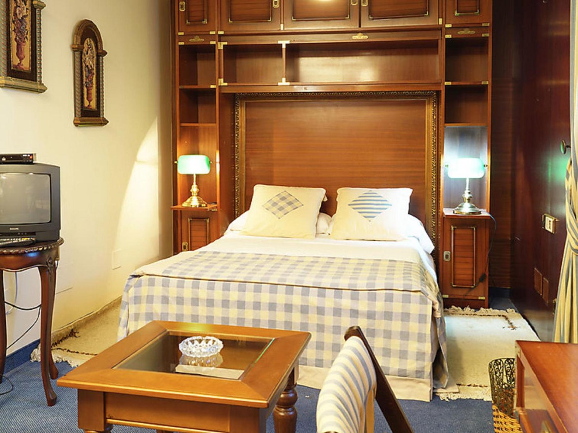 VILLA WITH PRIVATE POOL,NEAR THE BEACH , BBQ, WiFi