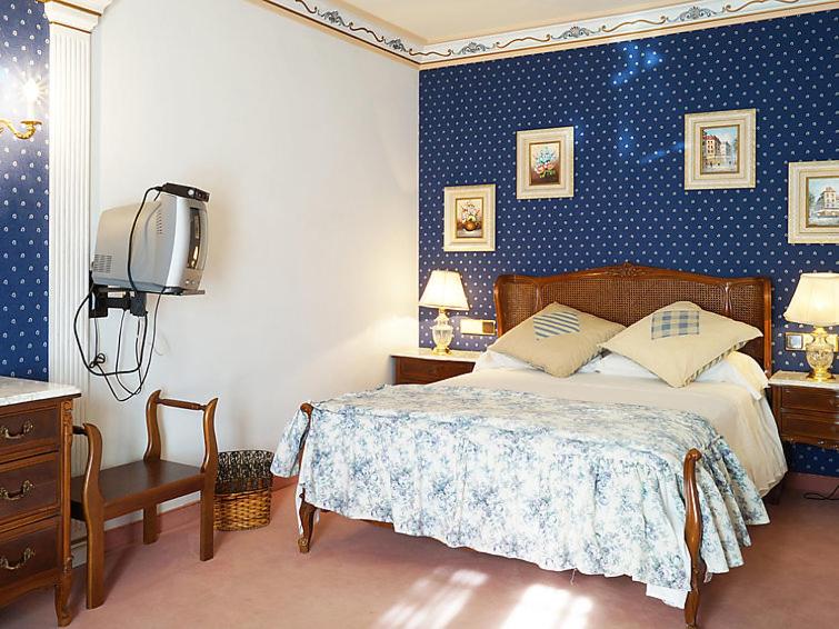 VILLA WITH PRIVATE POOL,NEAR THE BEACH , BBQ, WiFi