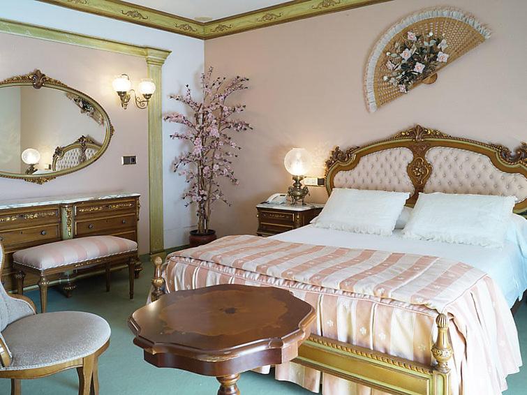 VILLA WITH PRIVATE POOL,NEAR THE BEACH , BBQ, WiFi