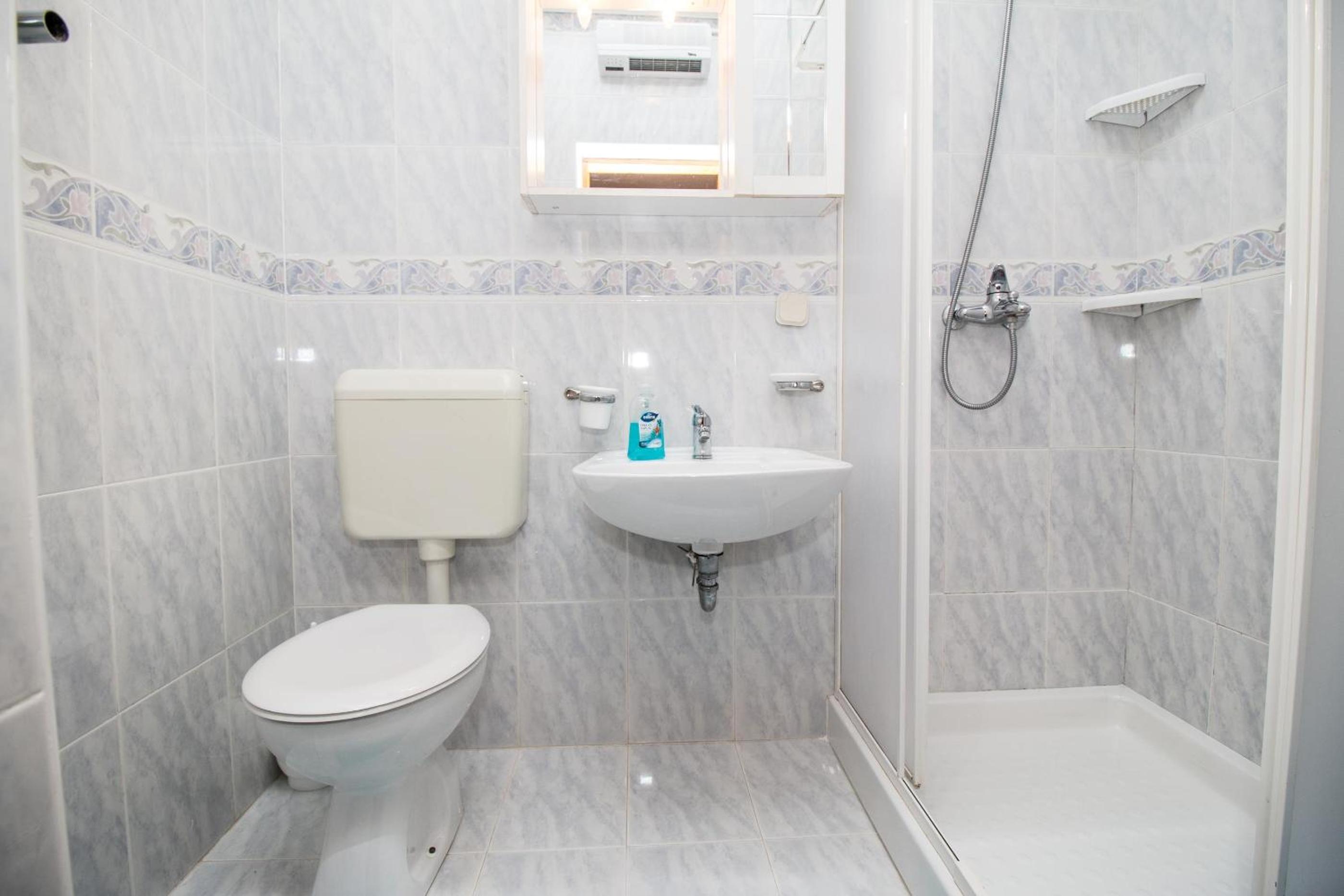 Apartments Divna en Rovinj — bathroom