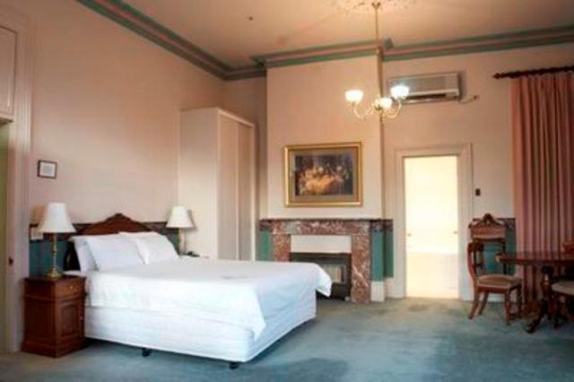 Bendigo Vacations - The Hotel Shamrock - Property Image 12