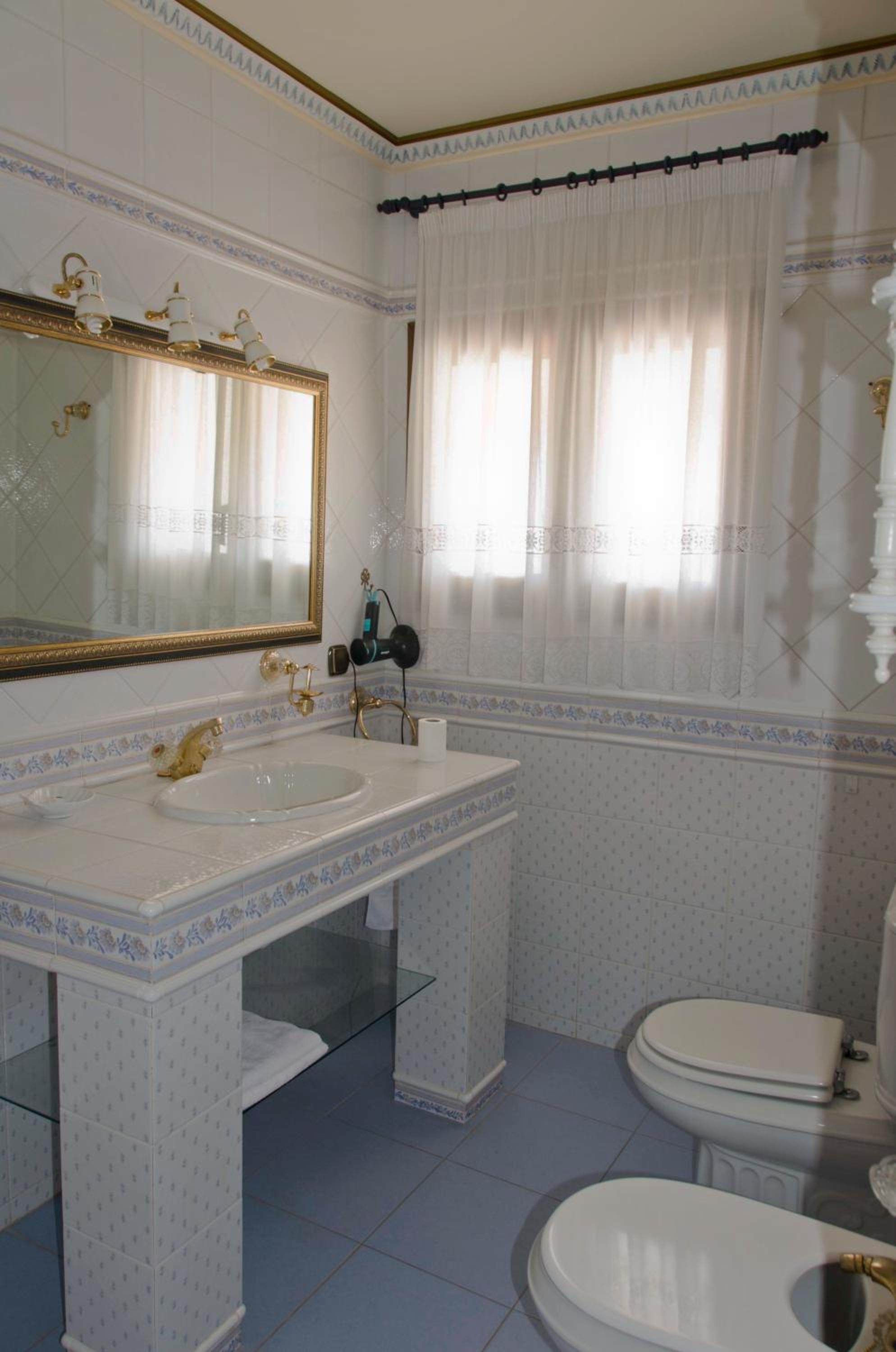 VILLA WITH PRIVATE POOL,NEAR THE BEACH , BBQ, WiFi