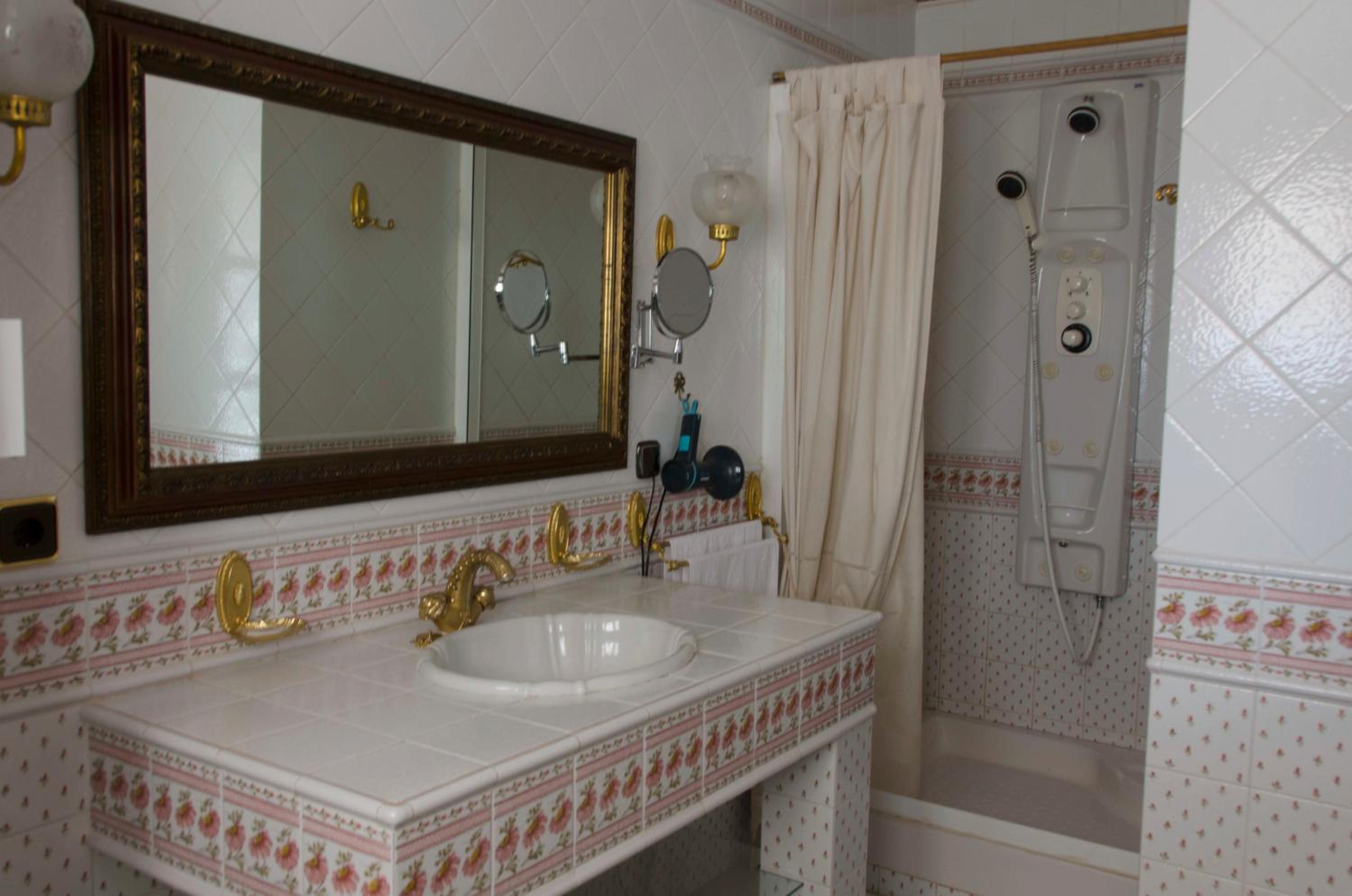 VILLA WITH PRIVATE POOL,NEAR THE BEACH , BBQ, WiFi