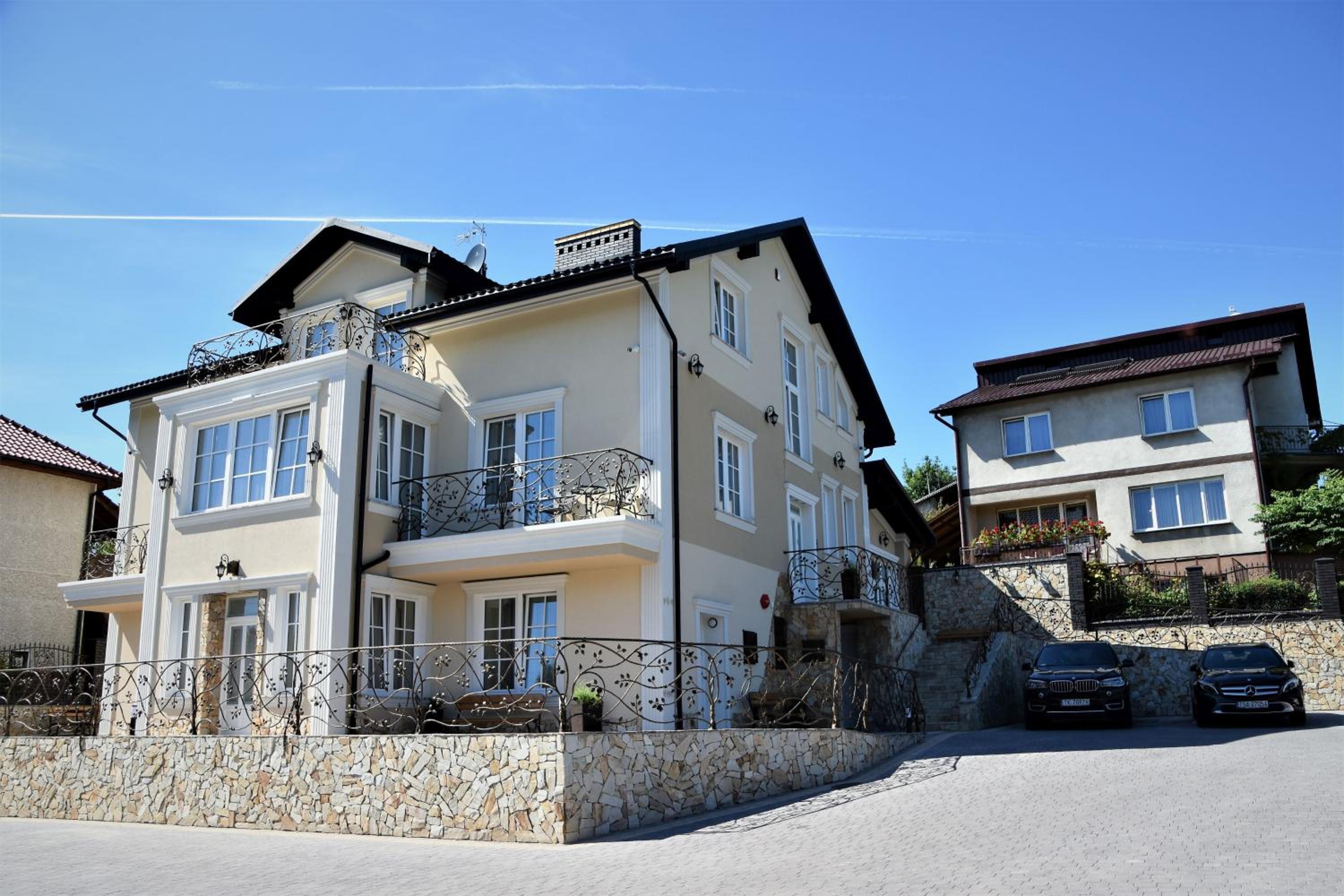Willa Różana - Apartamenty i Pokoje Gościnne view 3