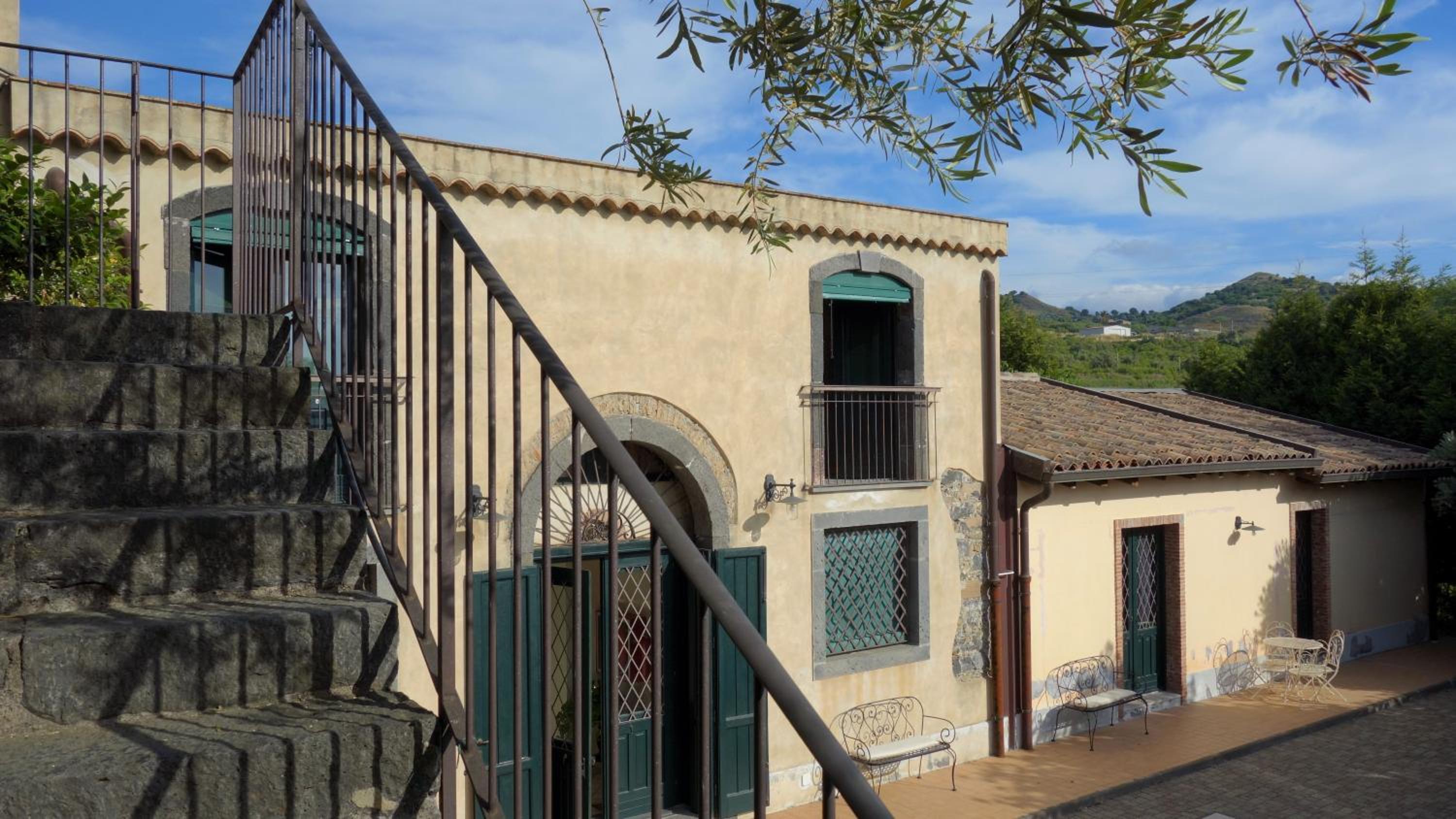 Antico Borgo Etneo Country Hotel