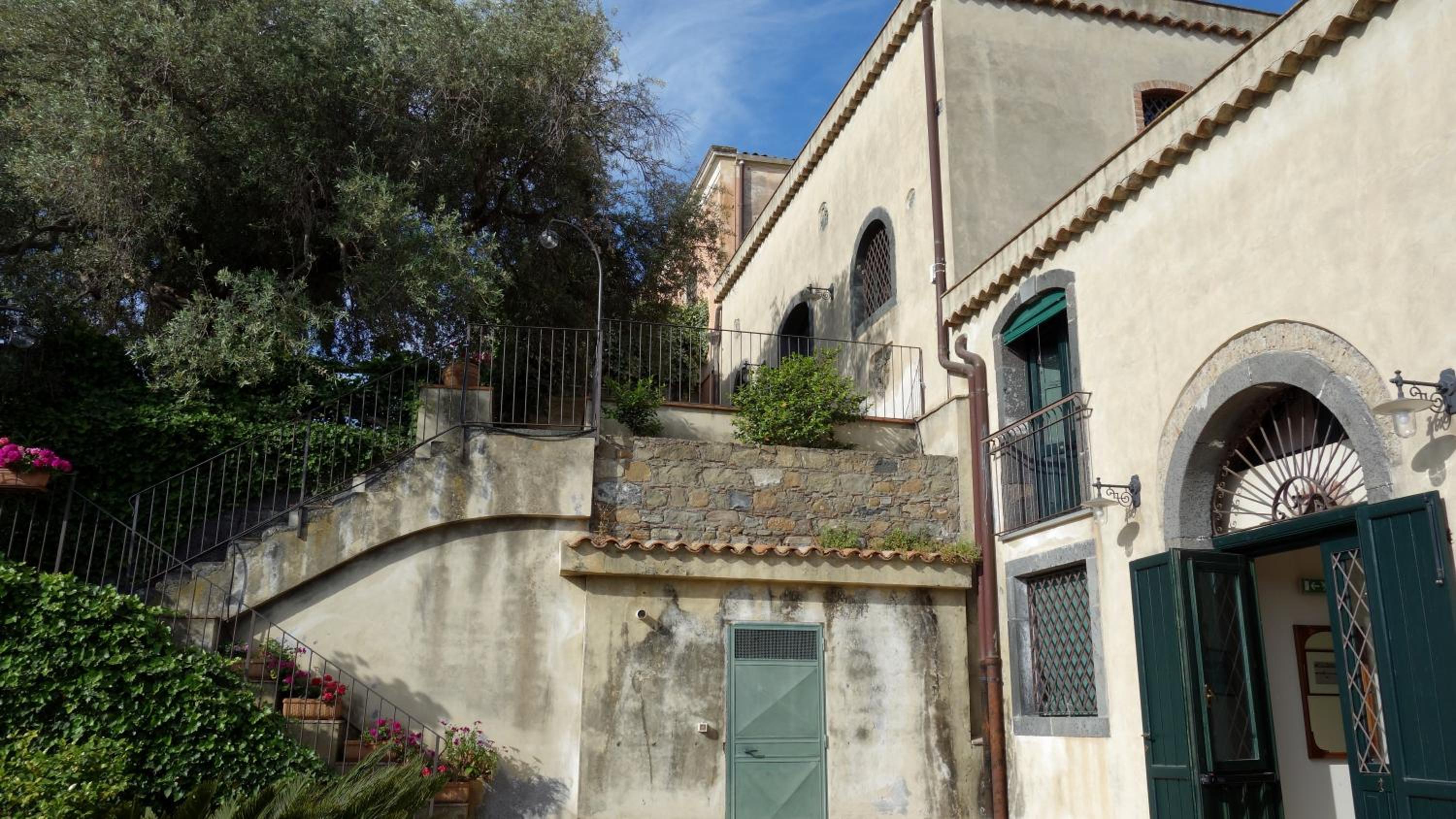 Antico Borgo Etneo Country Hotel
