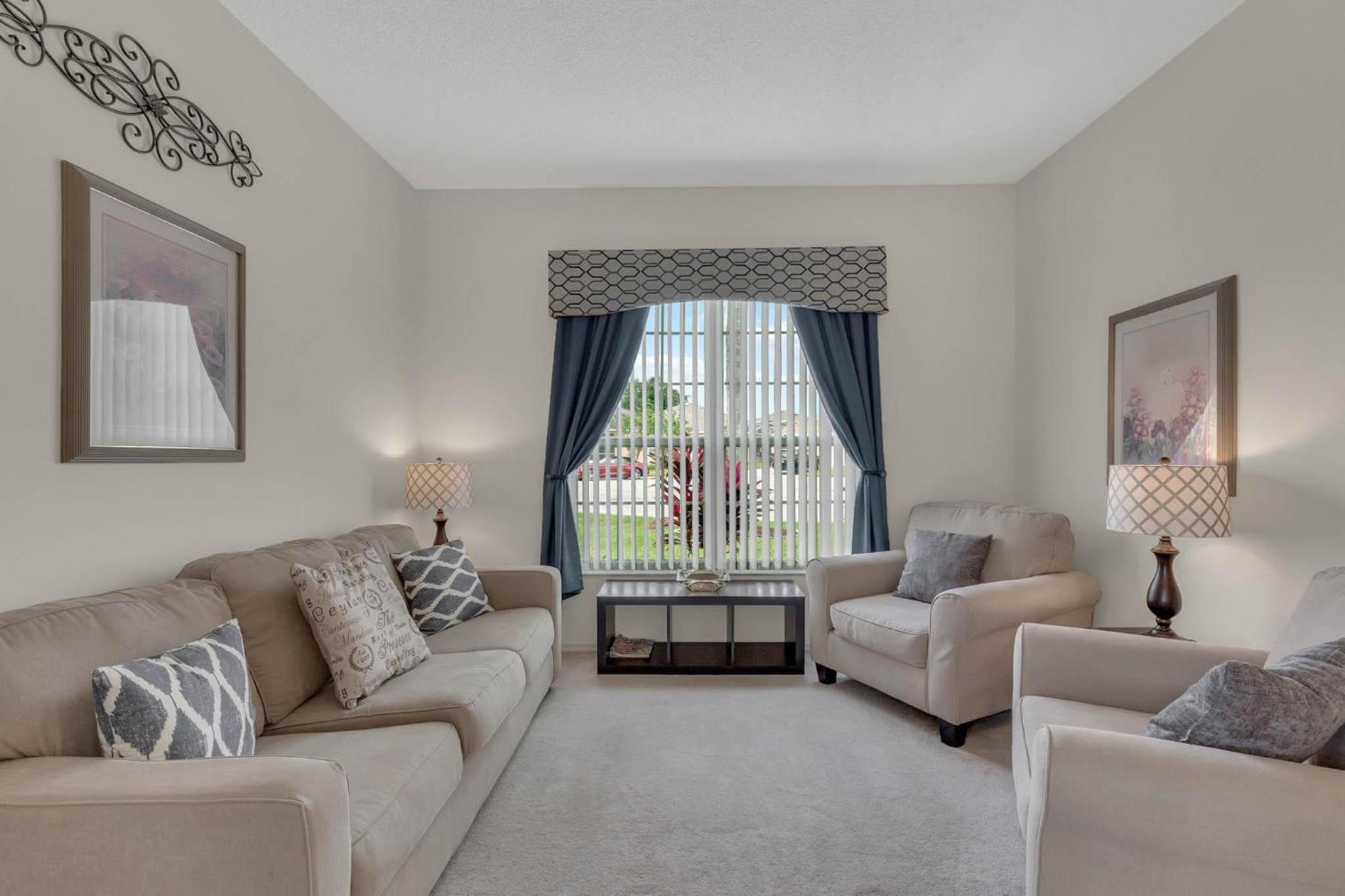 4 bedrooms pool and spa home on golf course Fairways Estates