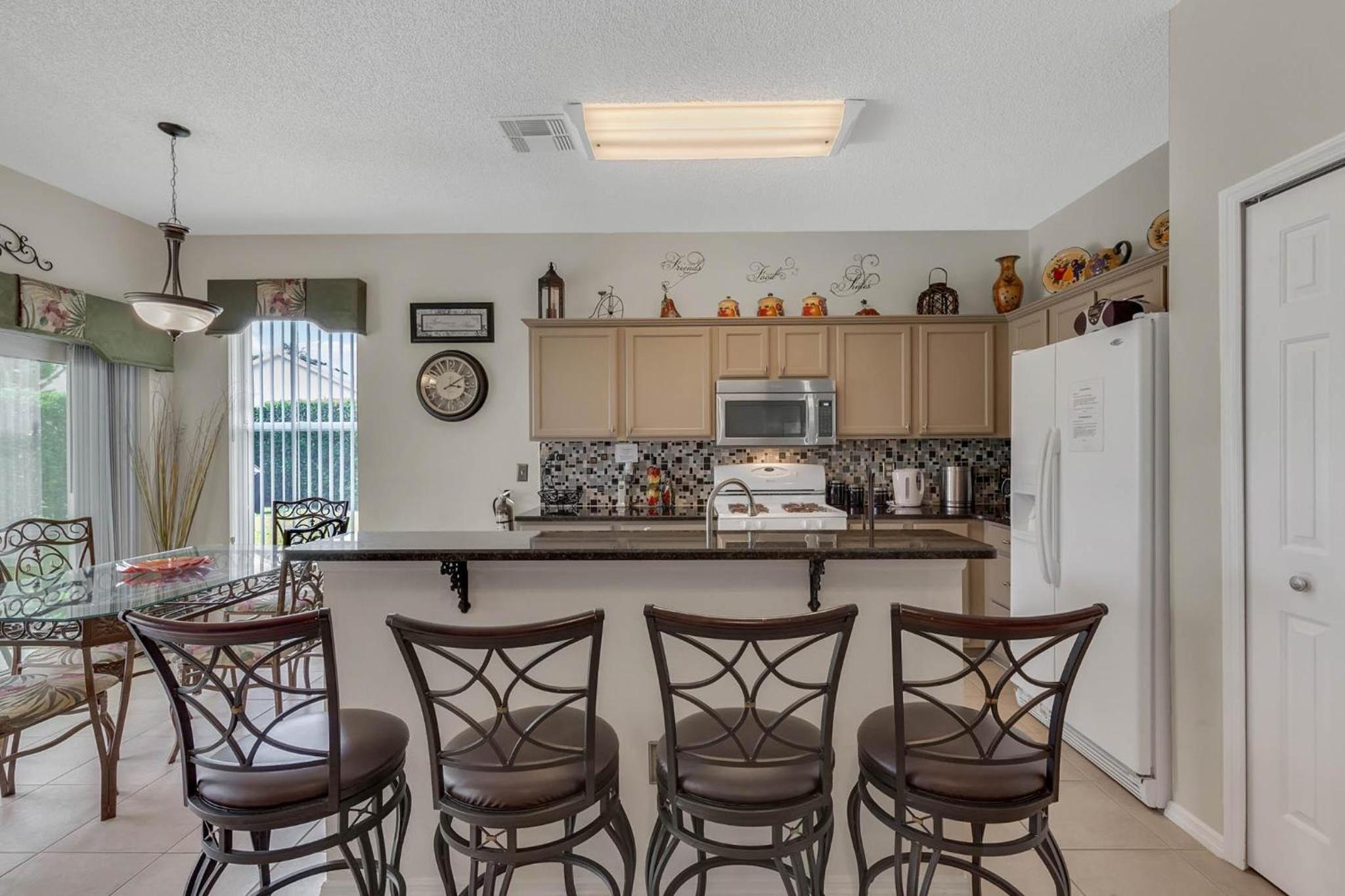 4 bedrooms pool and spa home on golf course Fairways Estates