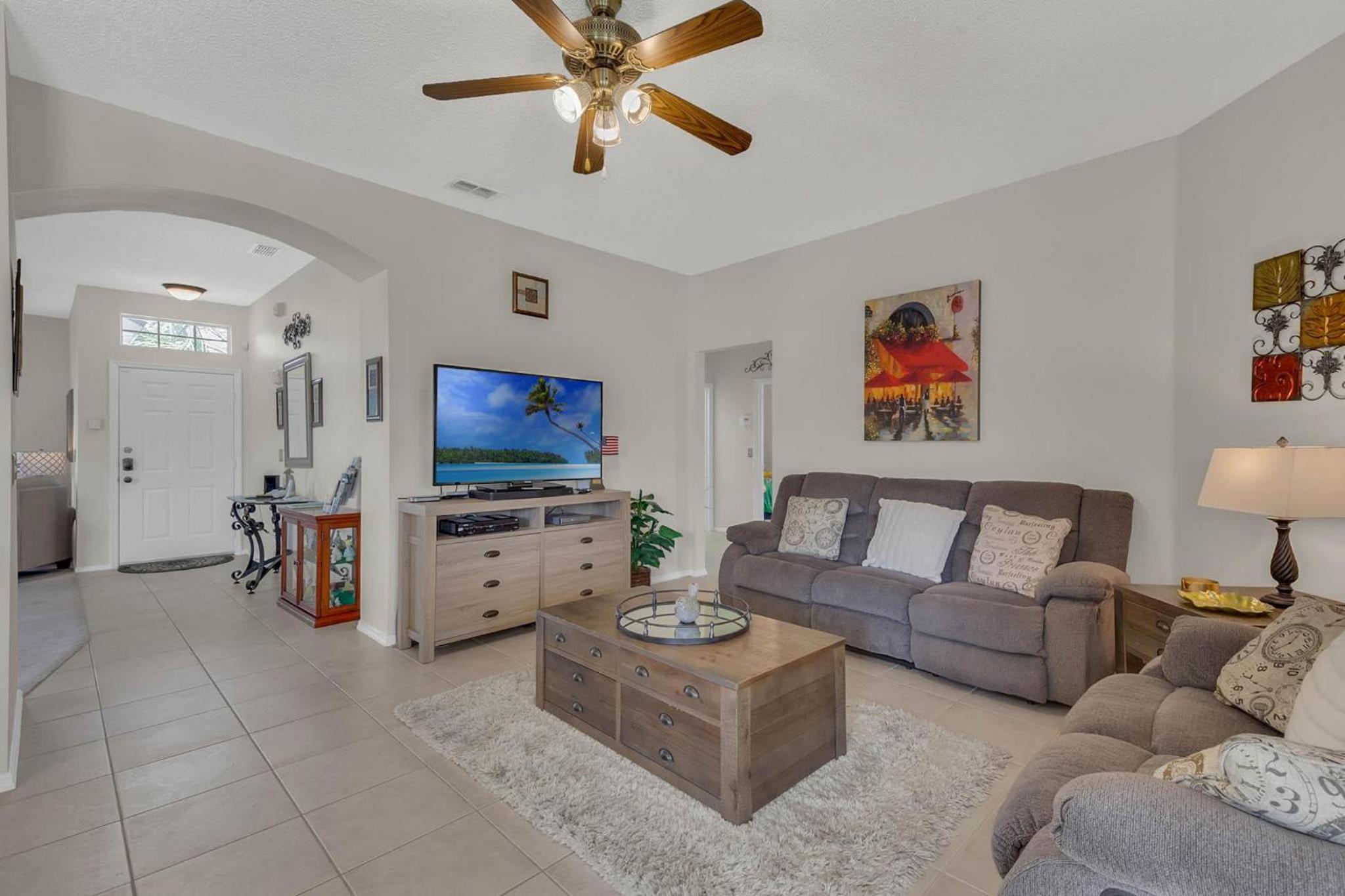 4 bedrooms pool and spa home on golf course Fairways Estates