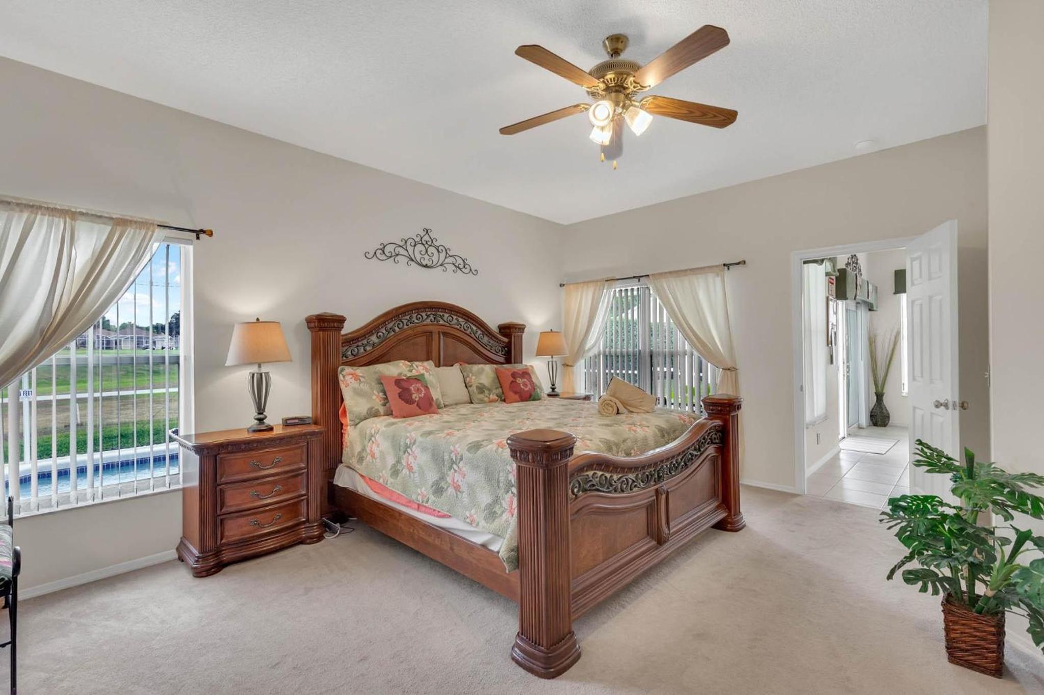 4 bedrooms pool and spa home on golf course Fairways Estates