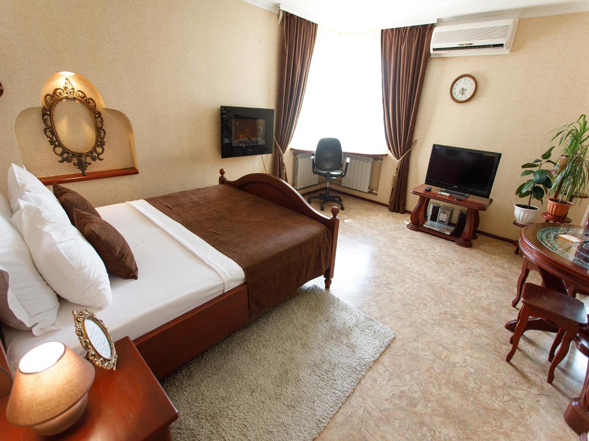 Studio De Luxe with Jacuzzi view 3
