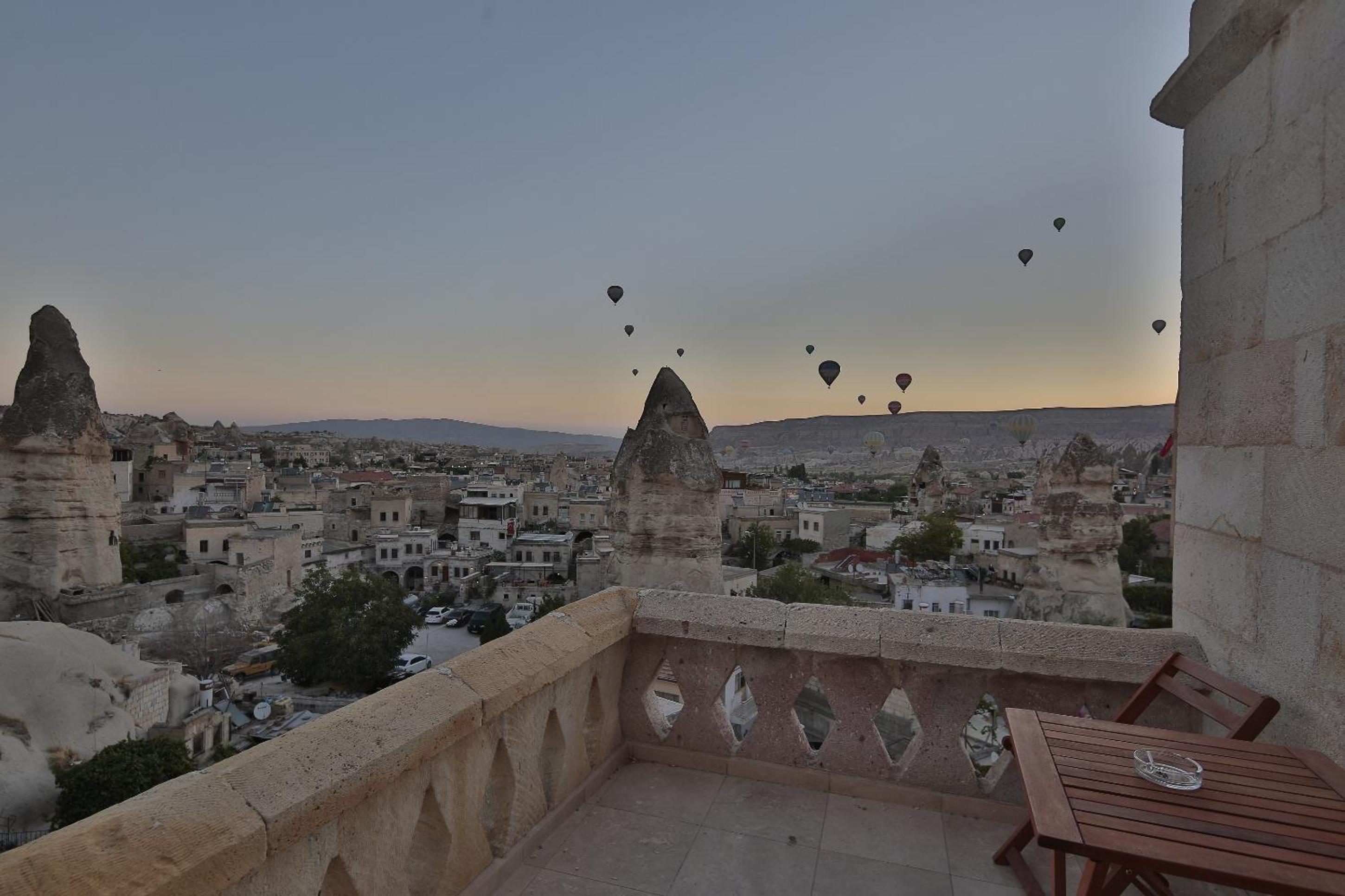 Shoestring Cave House - Image 129