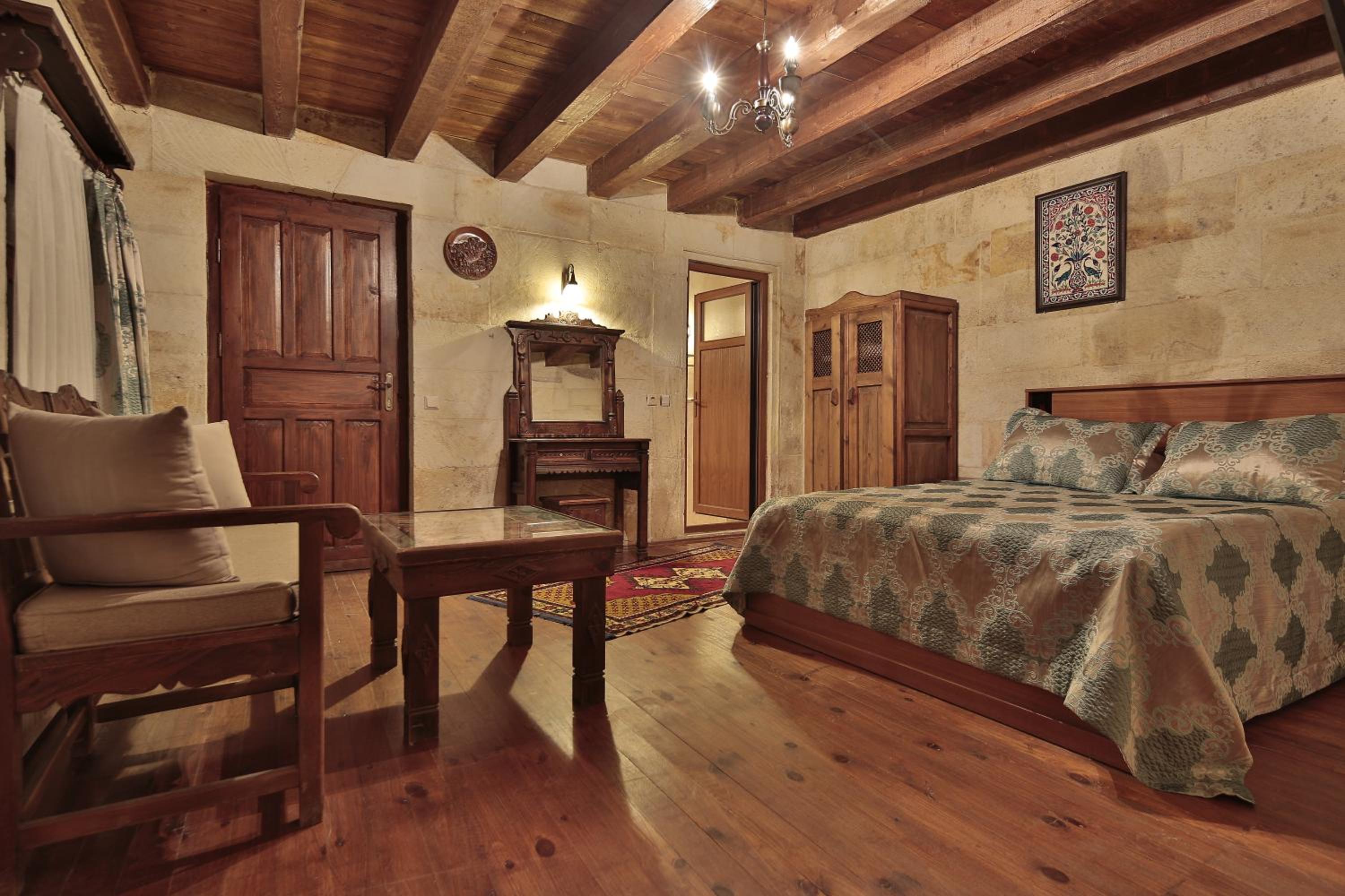 Shoestring Cave House - Image 14