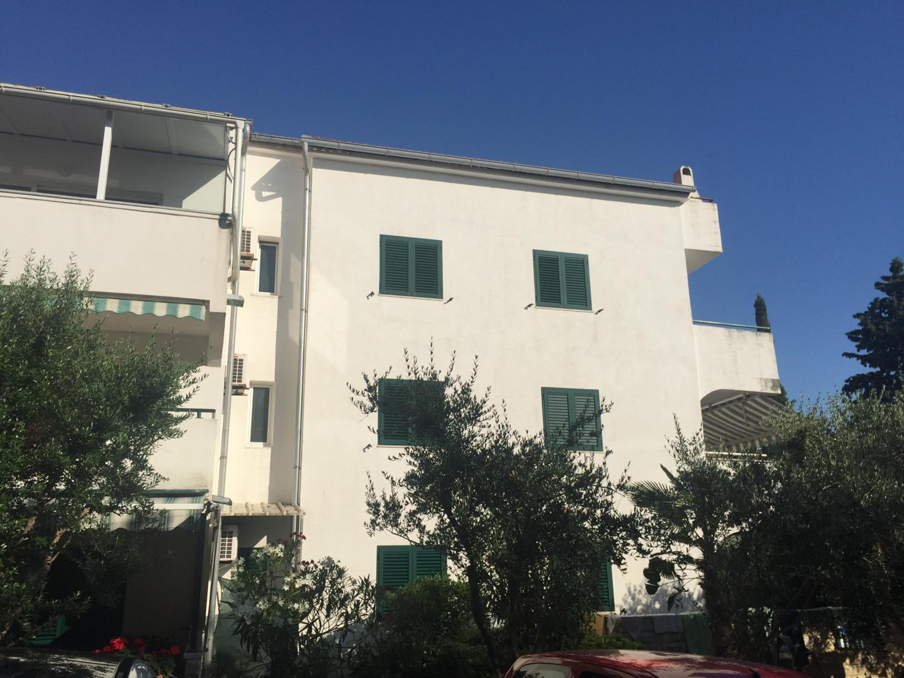 Ivana Apartment with Terrace Novalja view 3