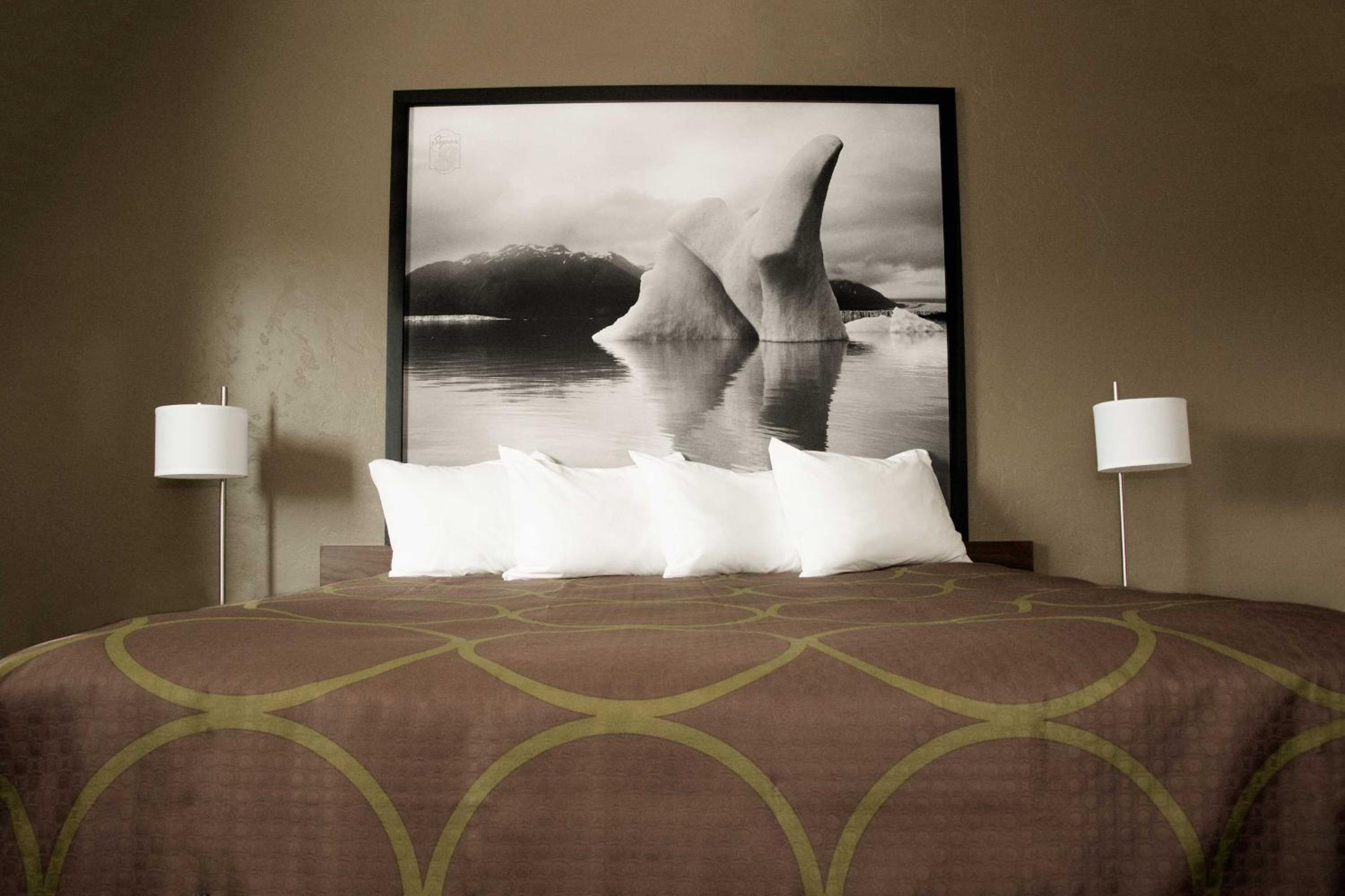 Juneau Vacations - Super 8 by Wyndham Juneau - Property Image 8