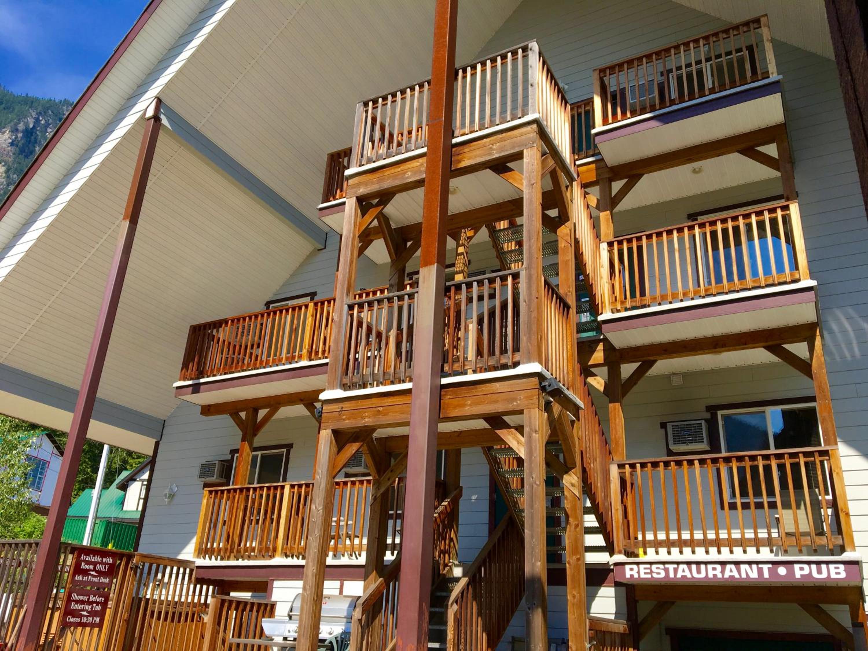 Peaks Lodge