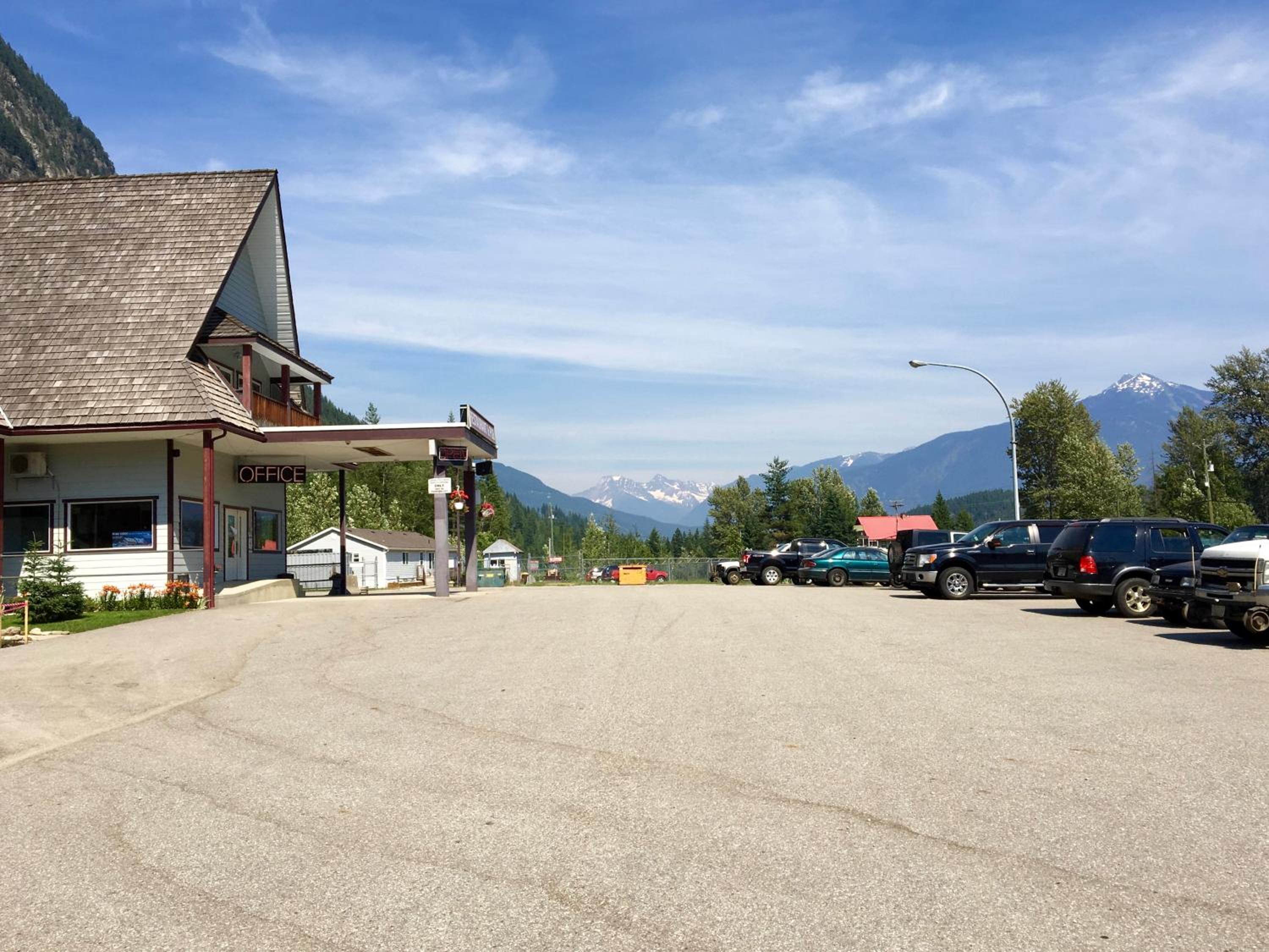 Peaks Lodge