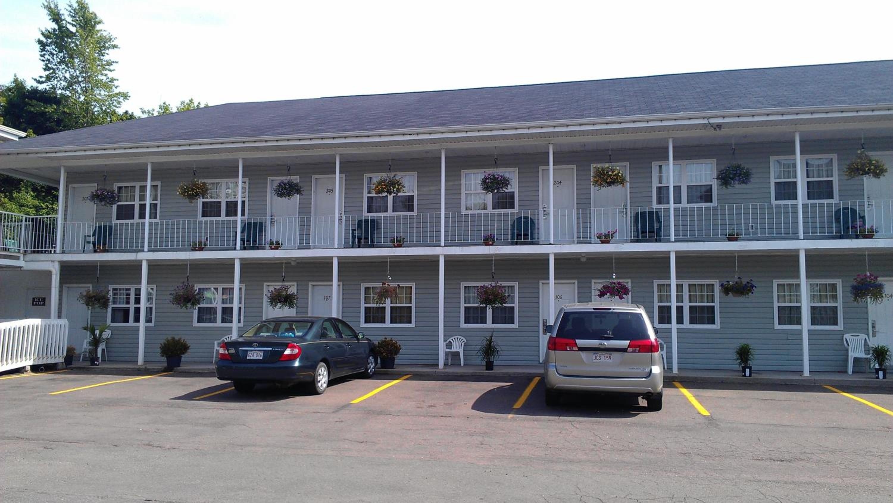 Midtown Motel & Suites