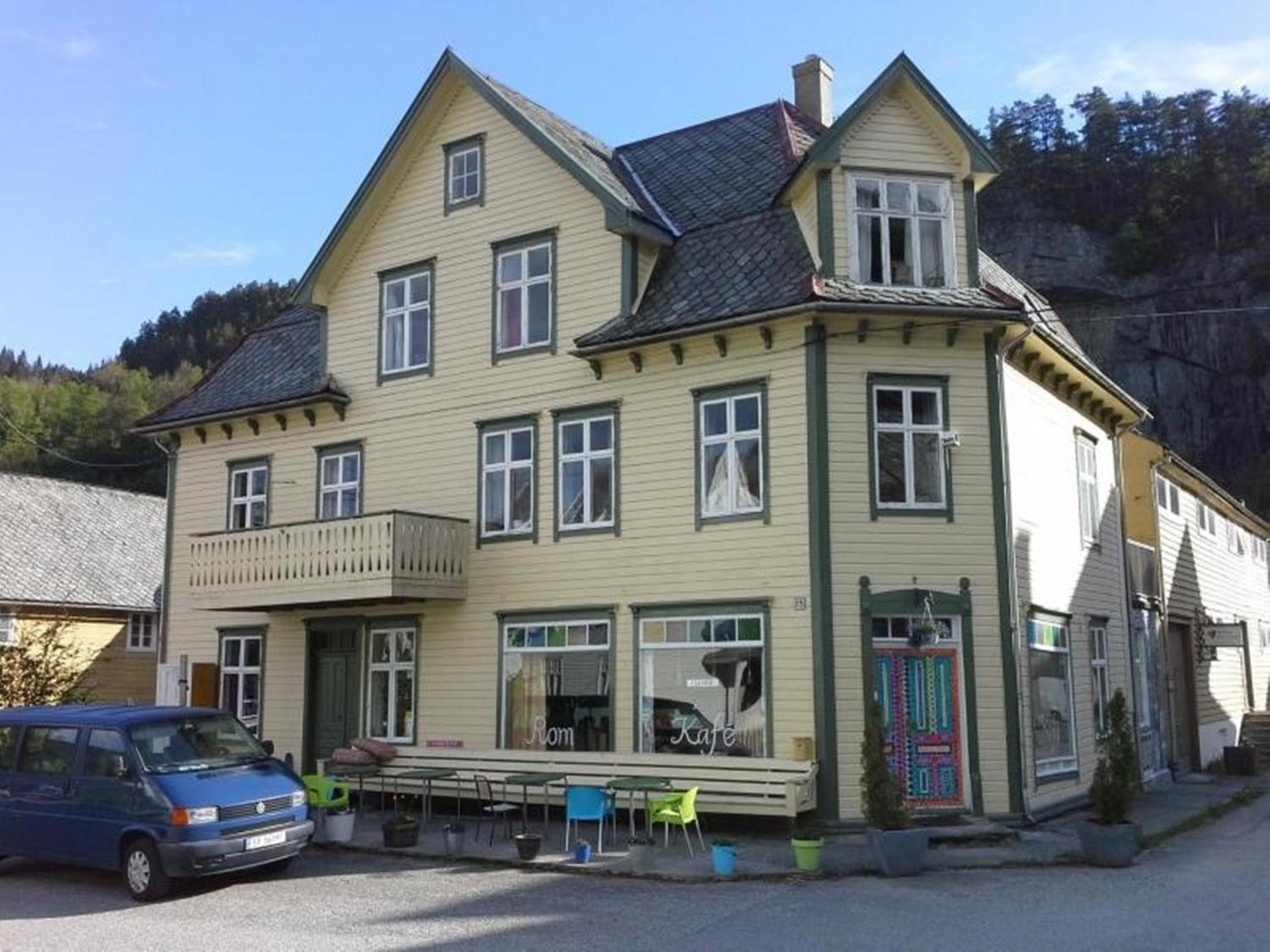 Photo 8