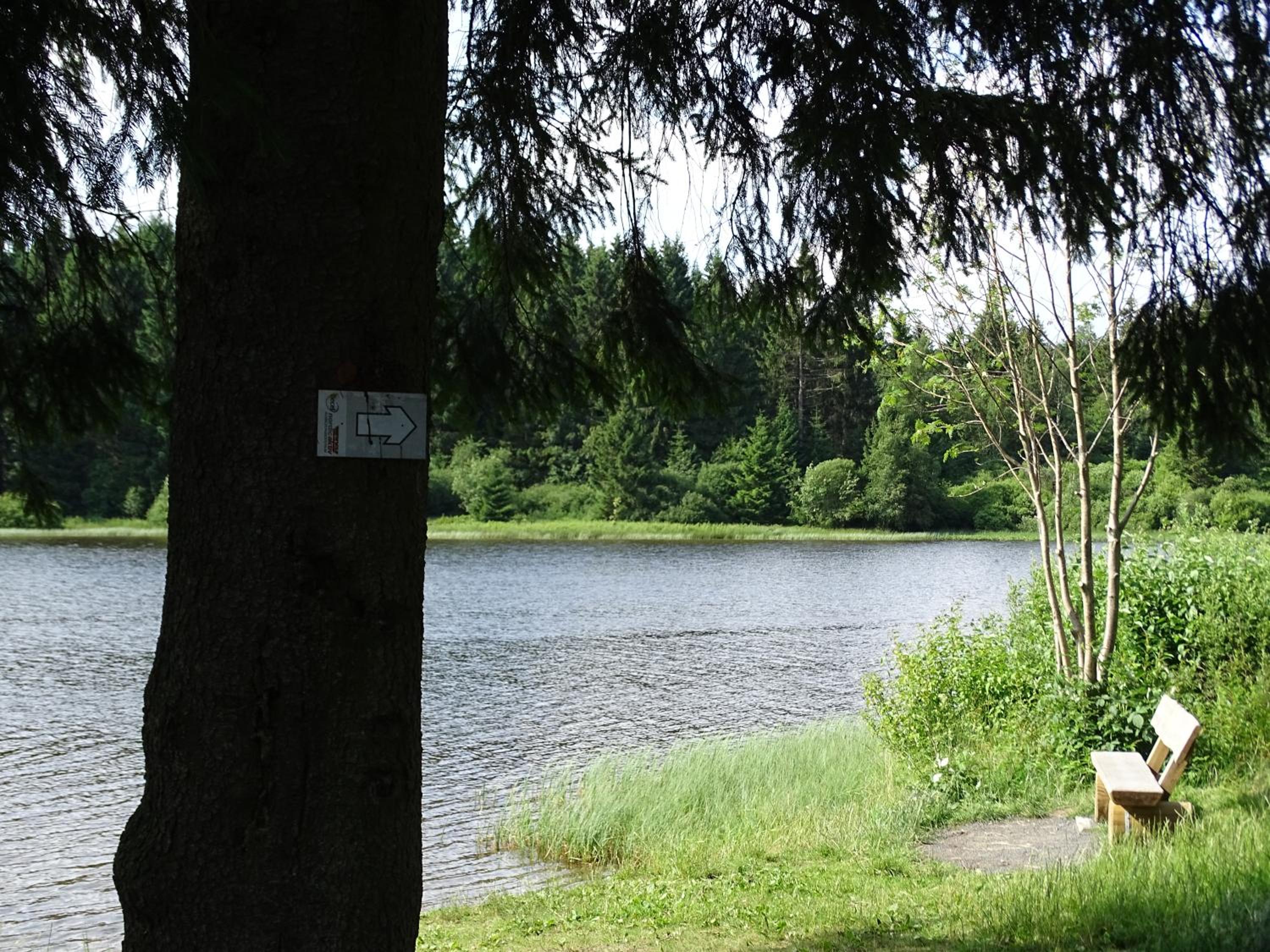 Hüttenflair am See mit Kamin