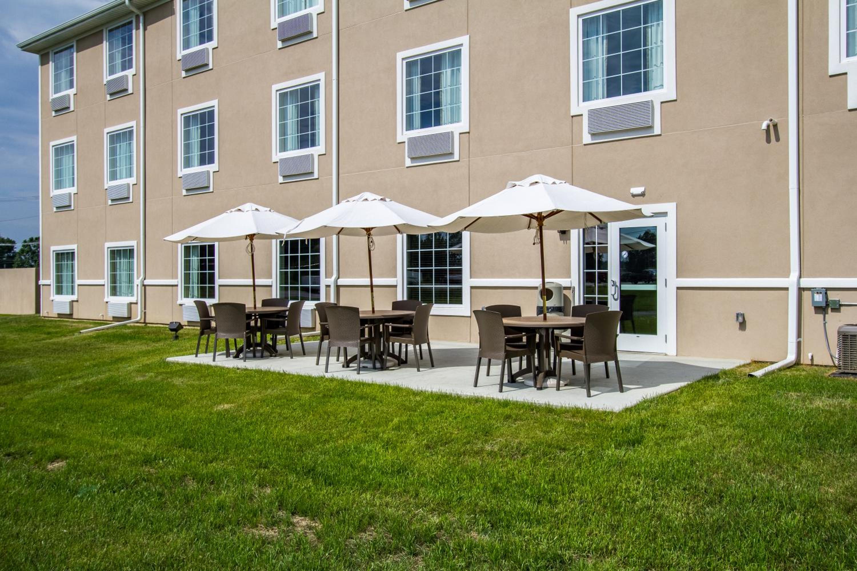 Cobblestone Hotel  Suites - Orrville - Property Image 37