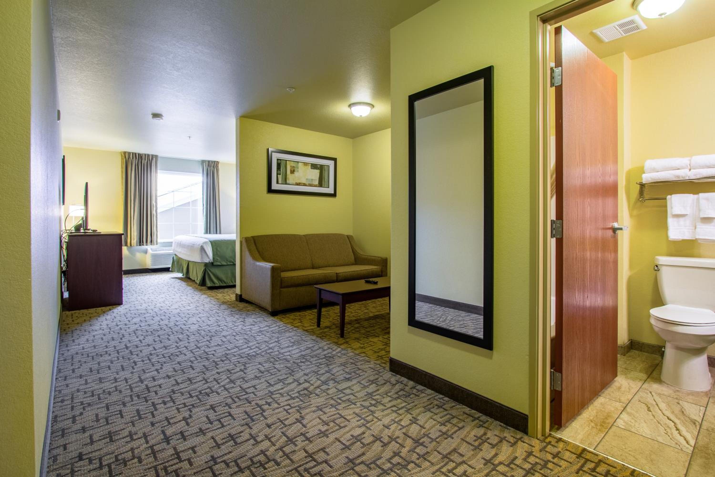 Cobblestone Hotel  Suites - Orrville - Property Image 23