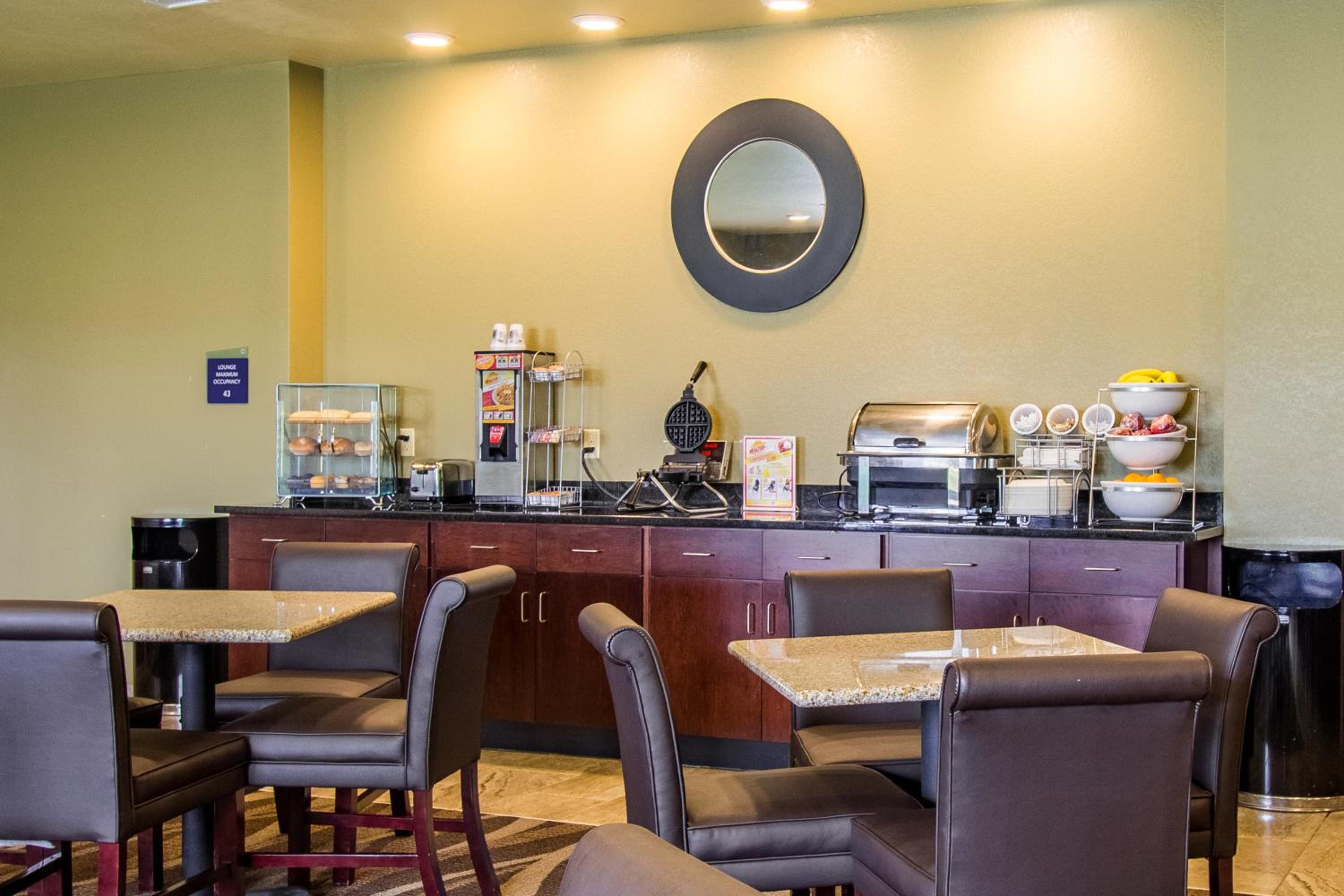 Cobblestone Hotel  Suites - Orrville - Property Image 16