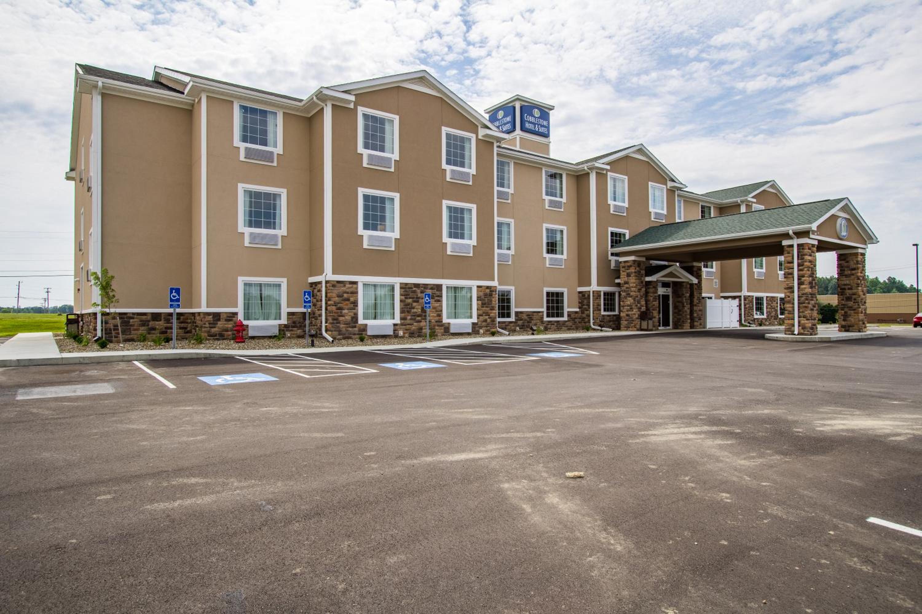 Cobblestone Hotel  Suites - Orrville - Property Image 14