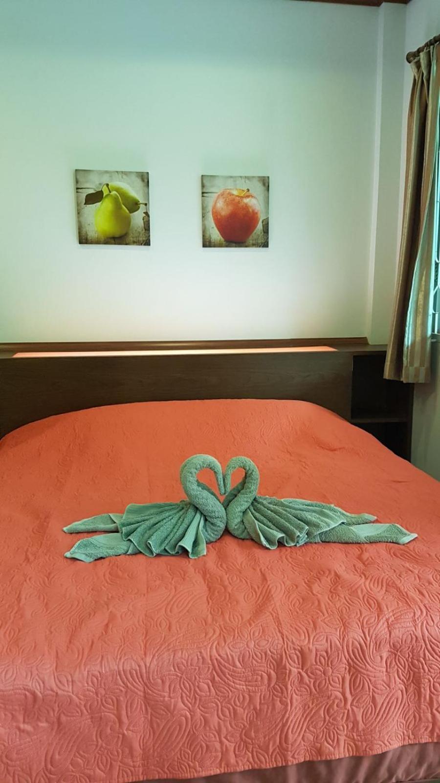 Nuch's Apple Guest House