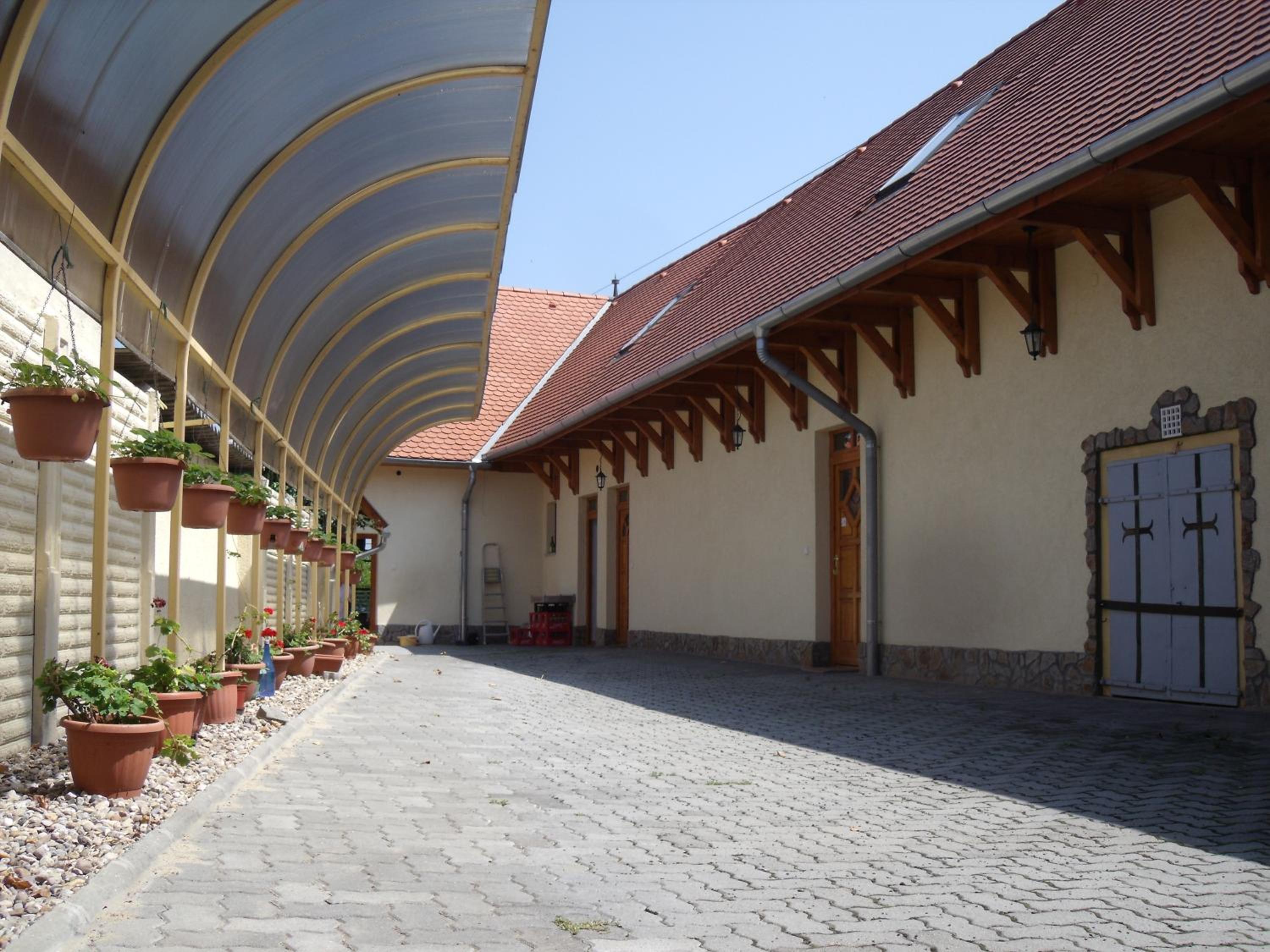 Sasi Apartmanház