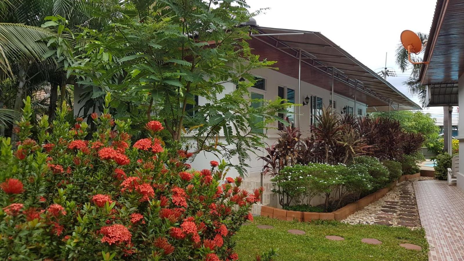 Nuch's Apple Guest House