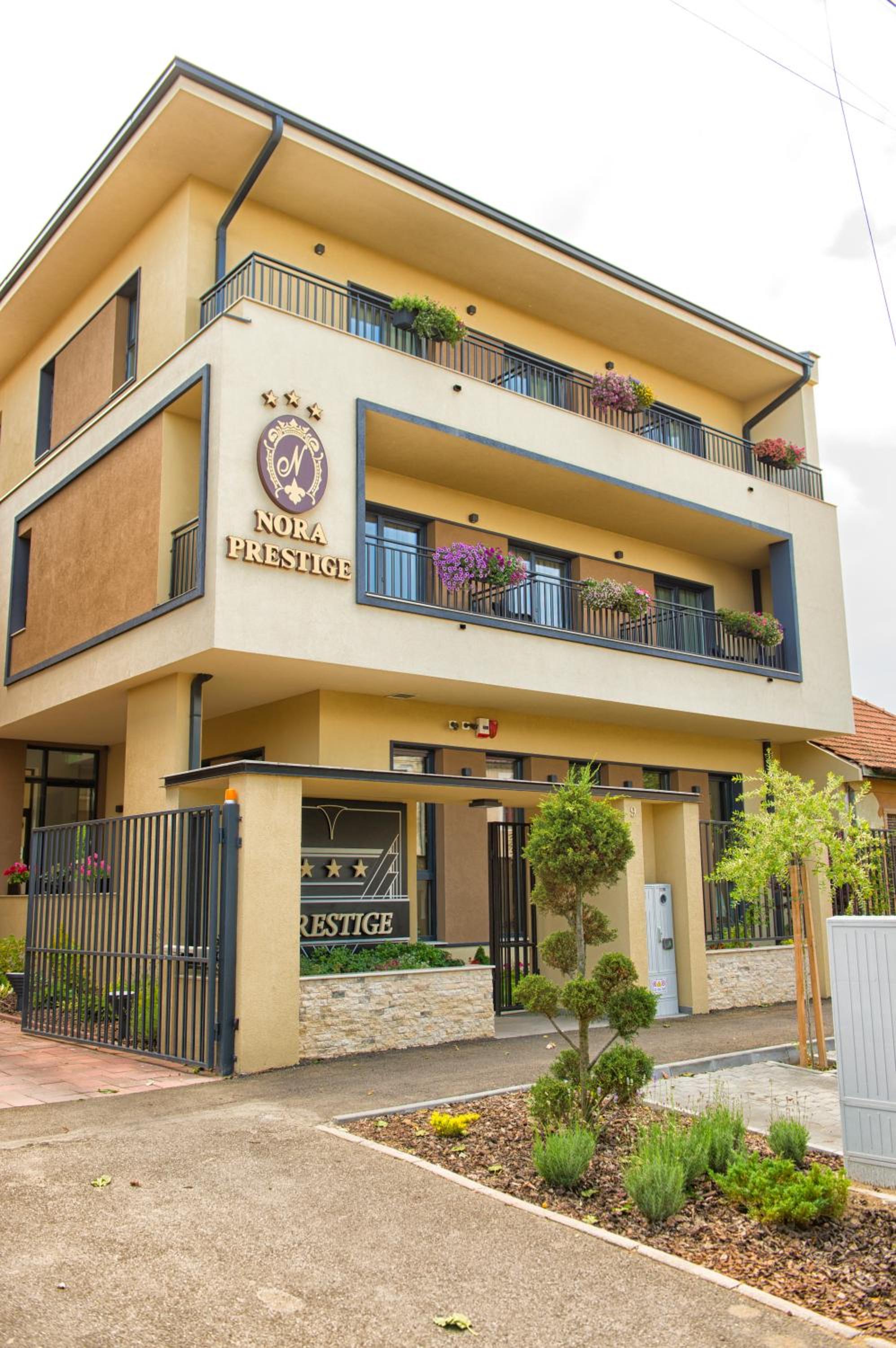 Hotel Pensiunea Nora Prestige - Image 1