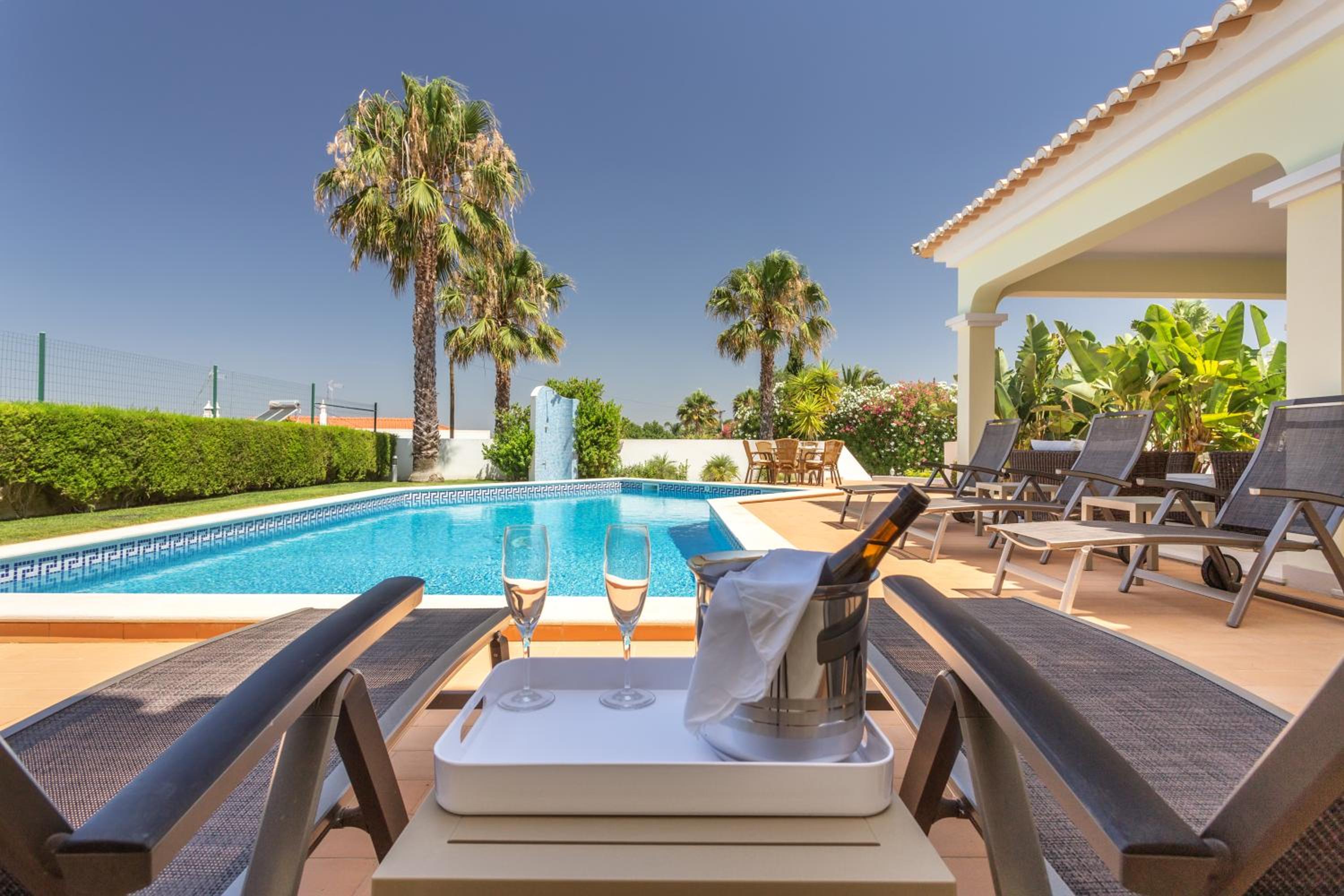 Villa Amarela view 3