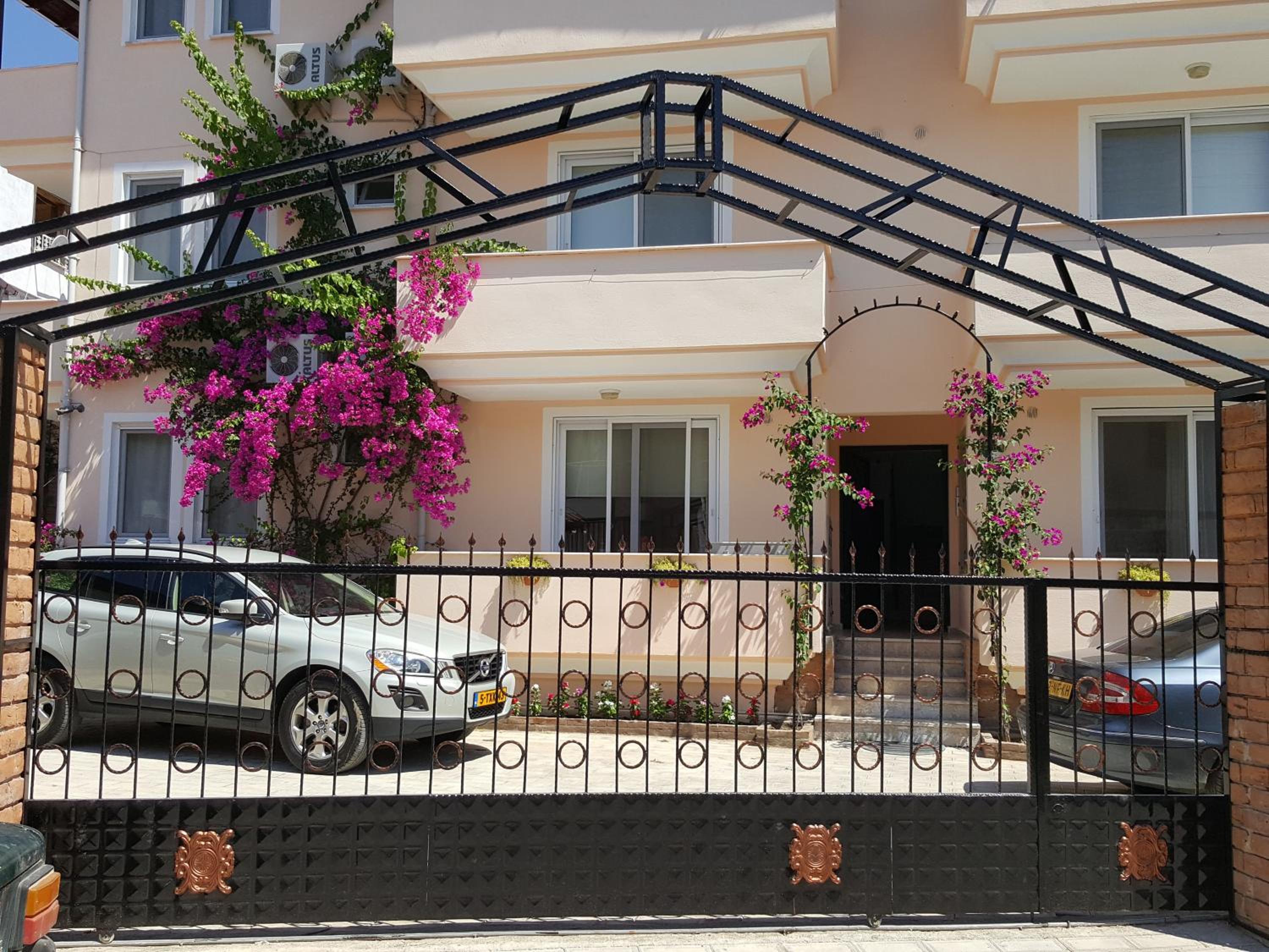 Karya Apartments