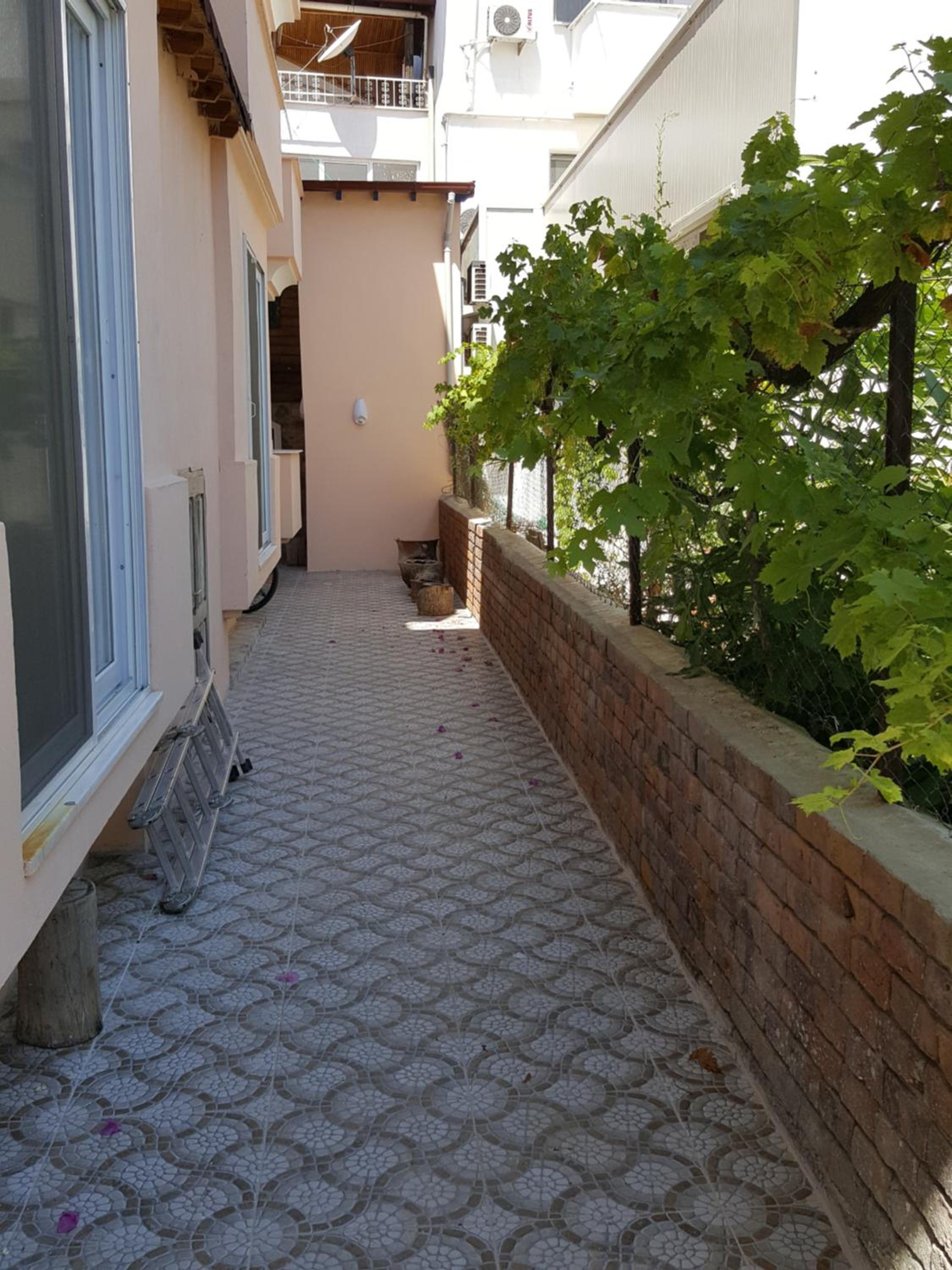 Karya Apartments