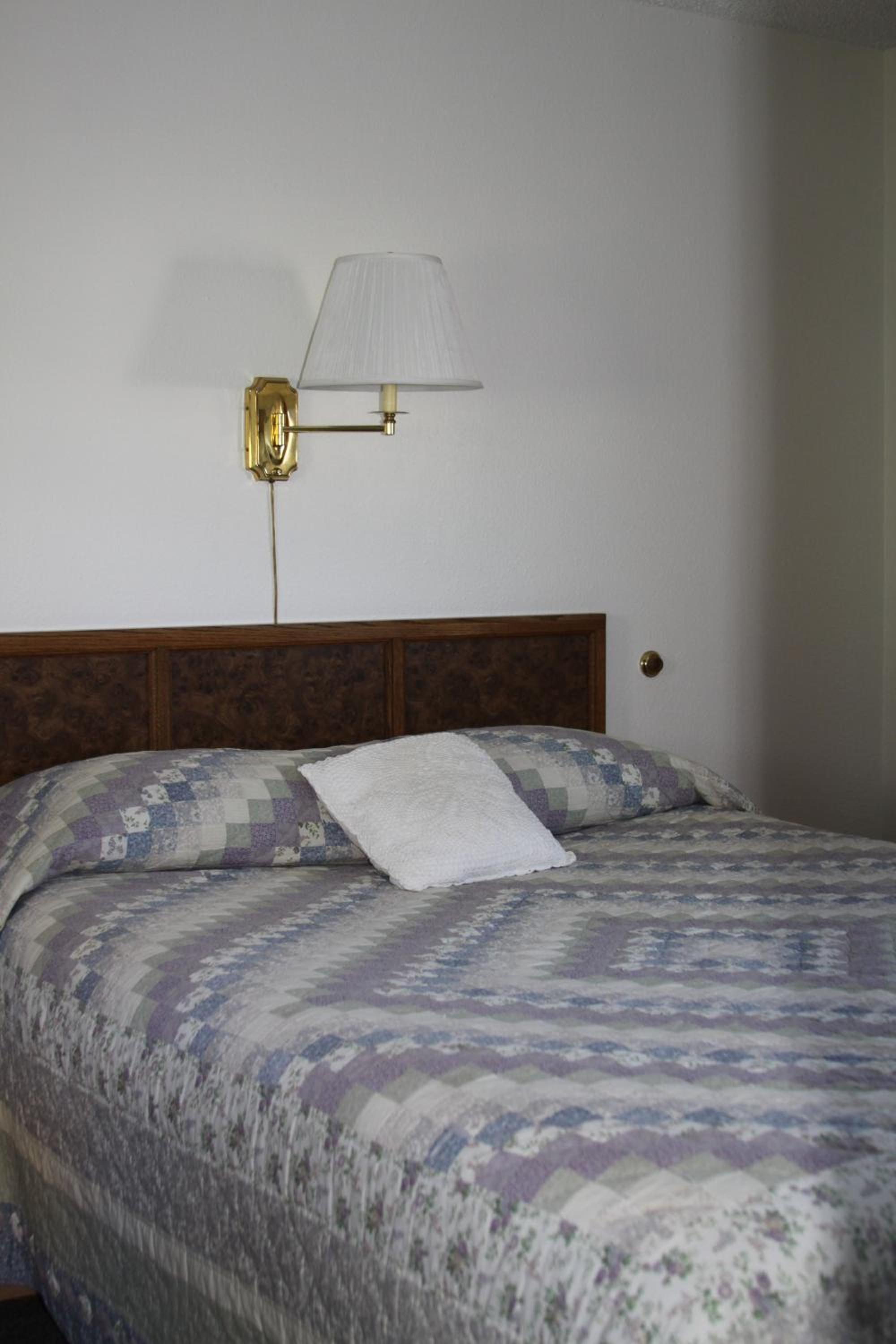 Sleep For Less Motel