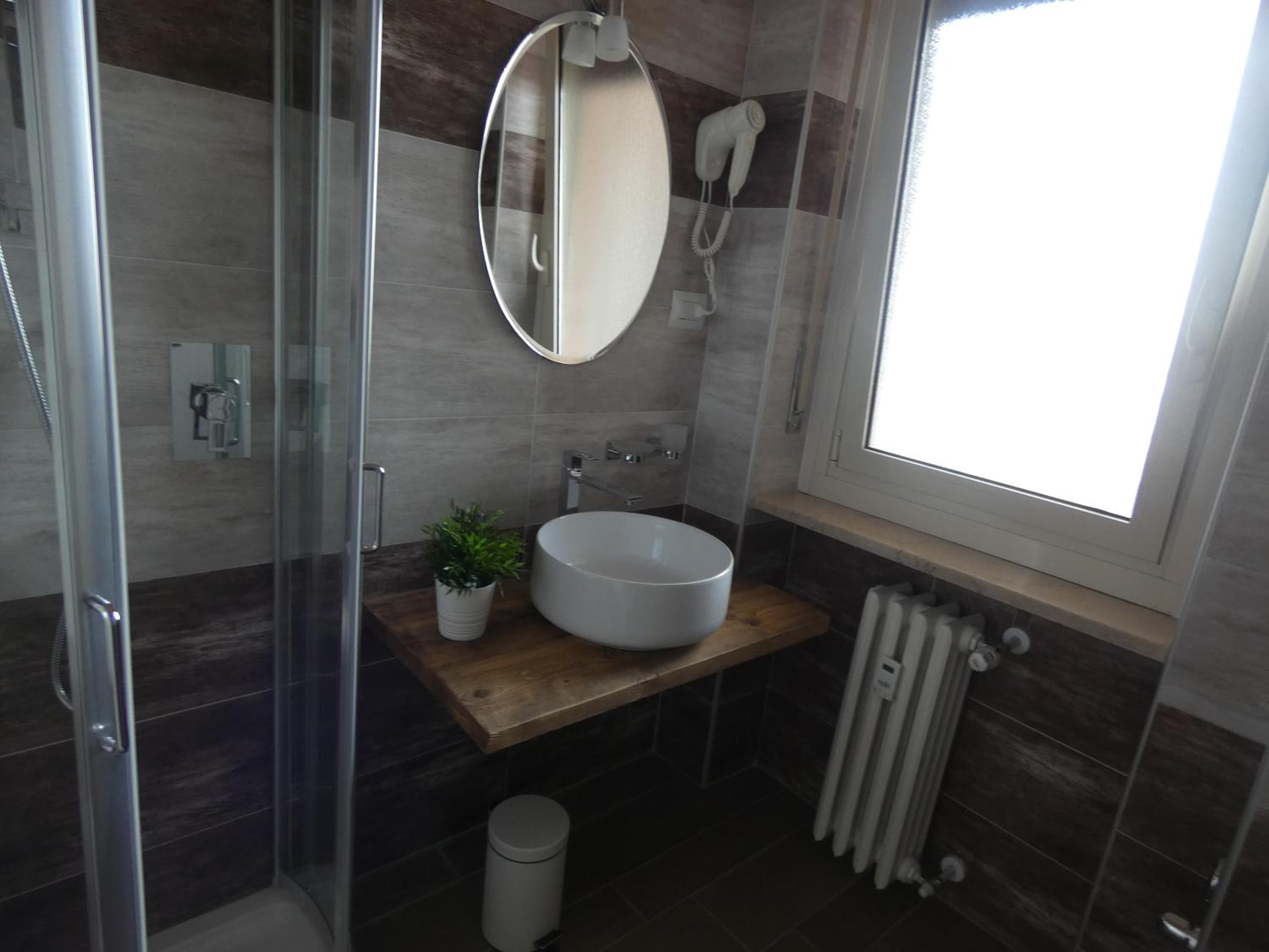 Metro Apartment view 3