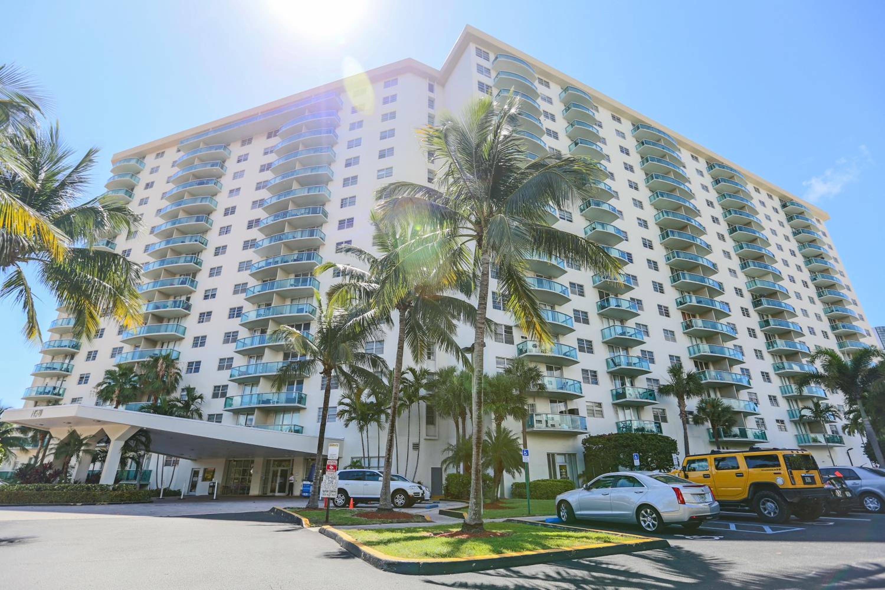 Hotel Ocean Reserve Luxury Condos Across from Sunny Isles Beach - Image 1