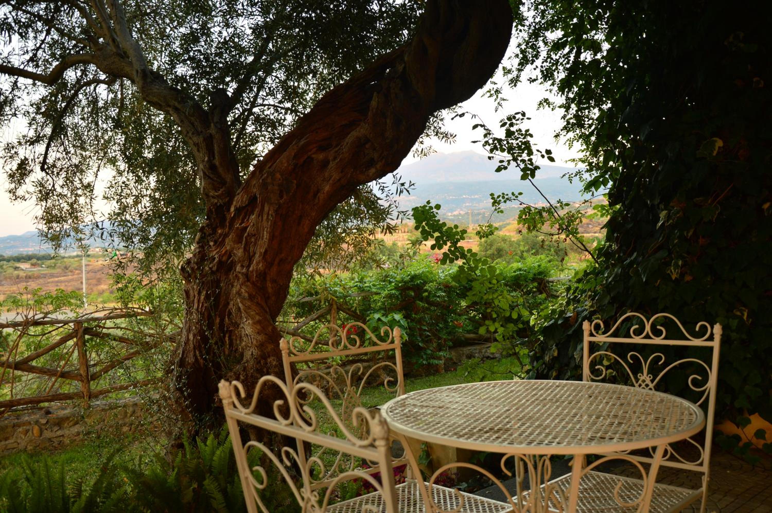 Antico Borgo Etneo Country Hotel