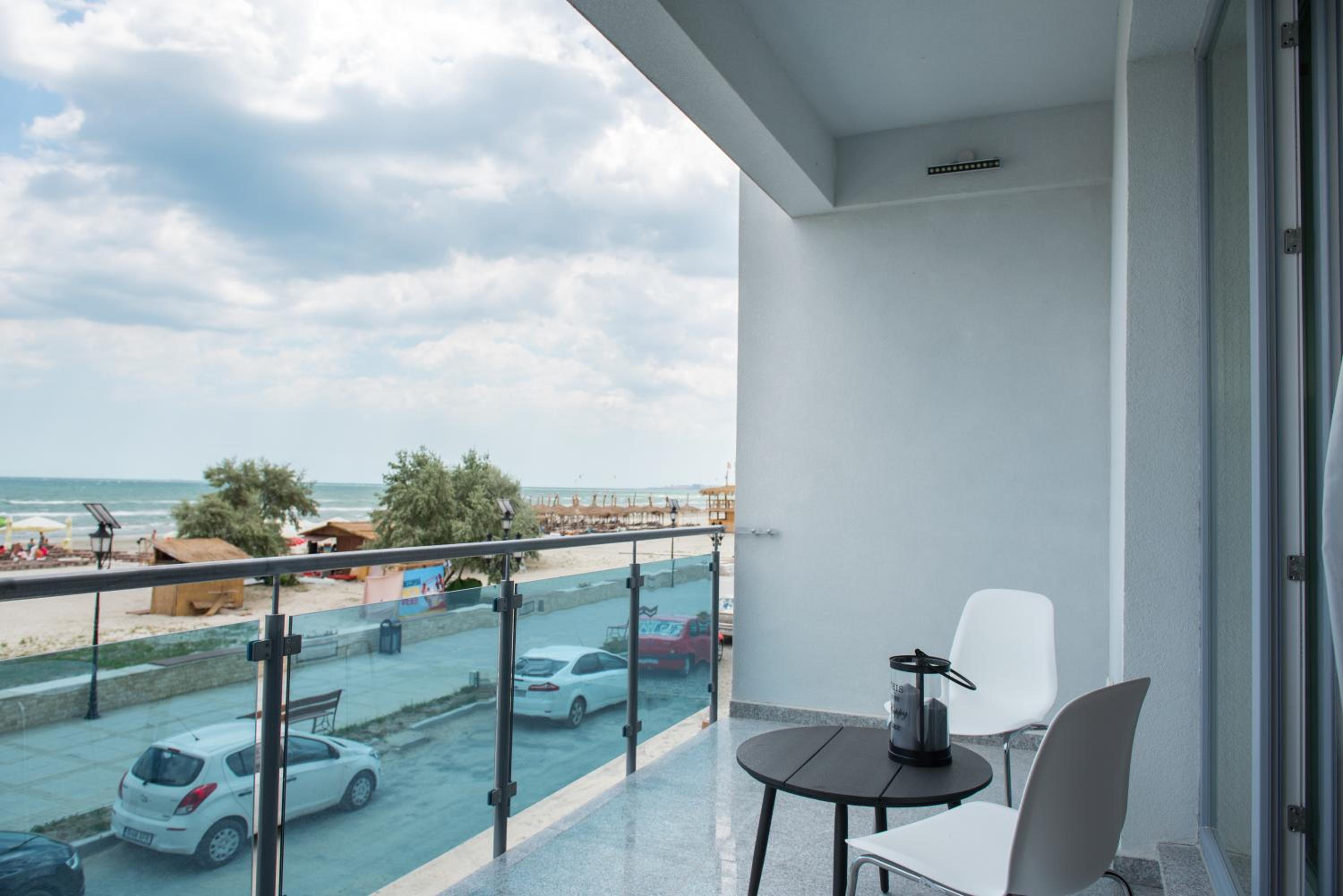 WAVE 1 Promenada Apartments view 3