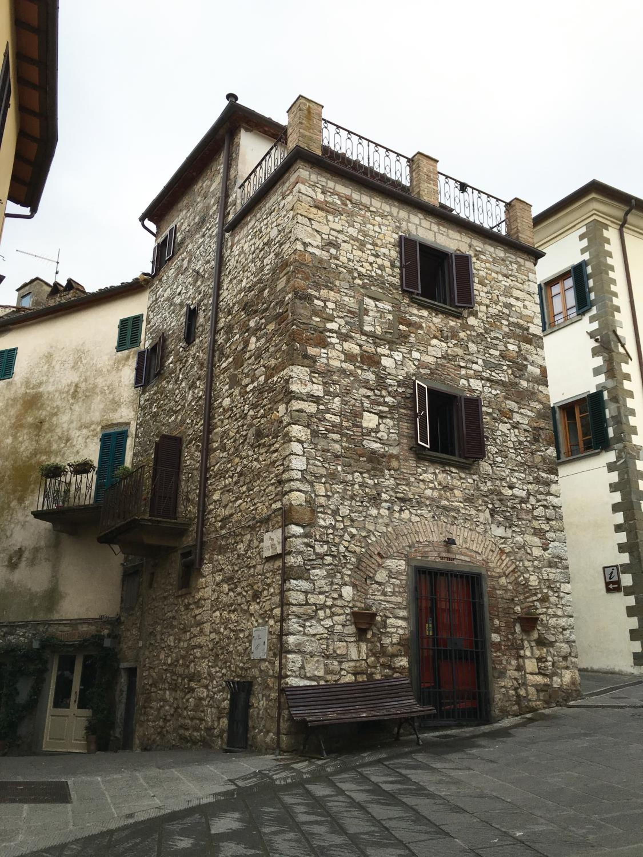 ART REBUS Tower in Tuscany view 3