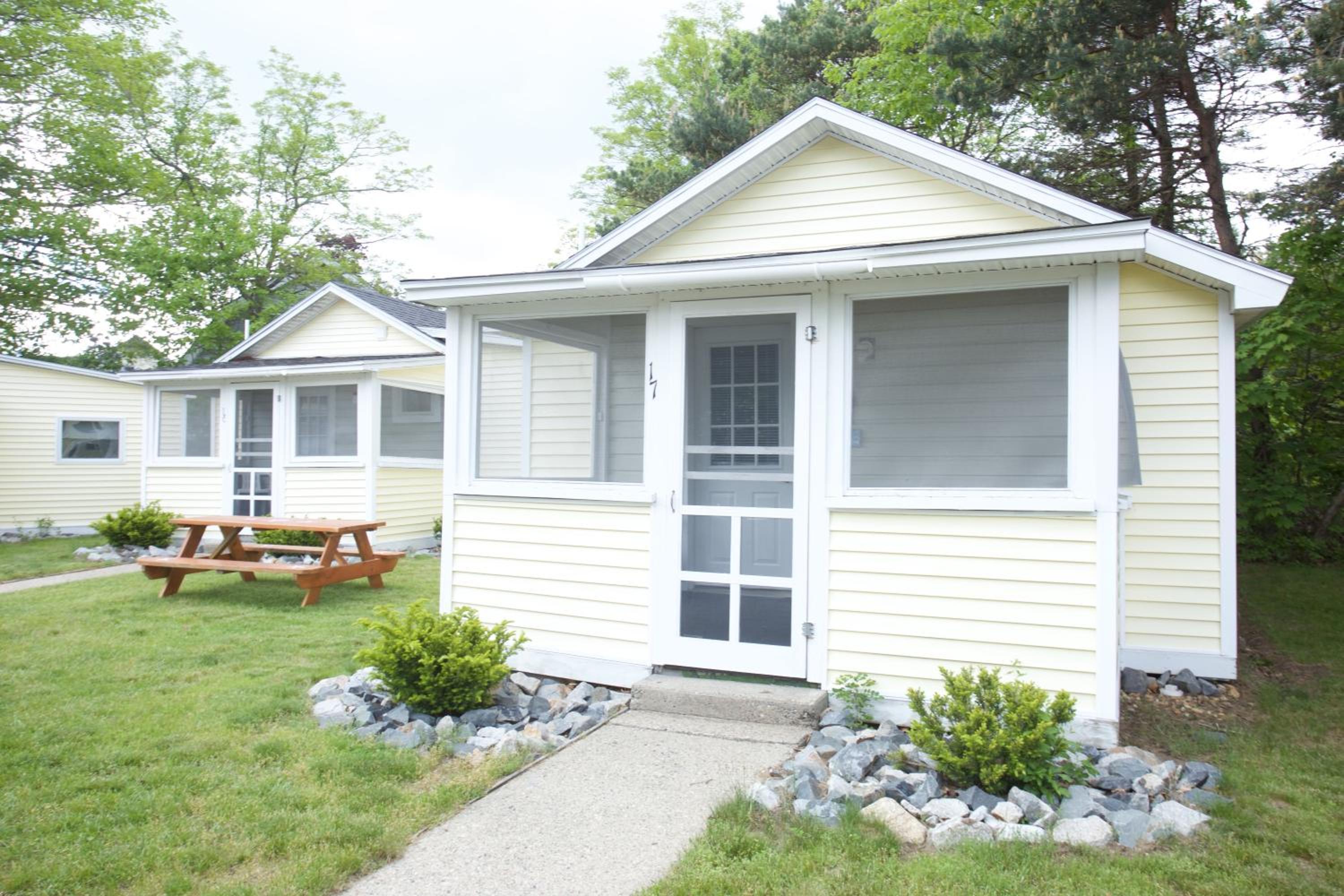 Drake's Island Resort Cottages - Property Image 5