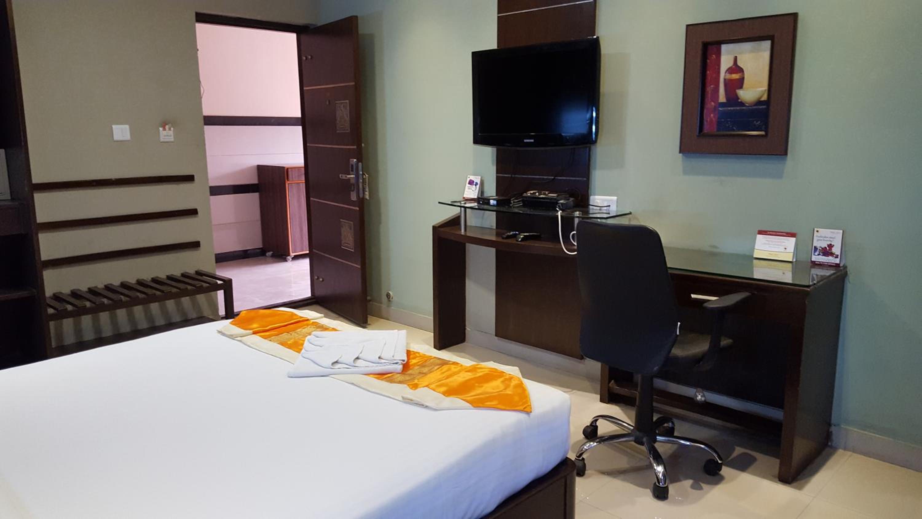 Maple Suites