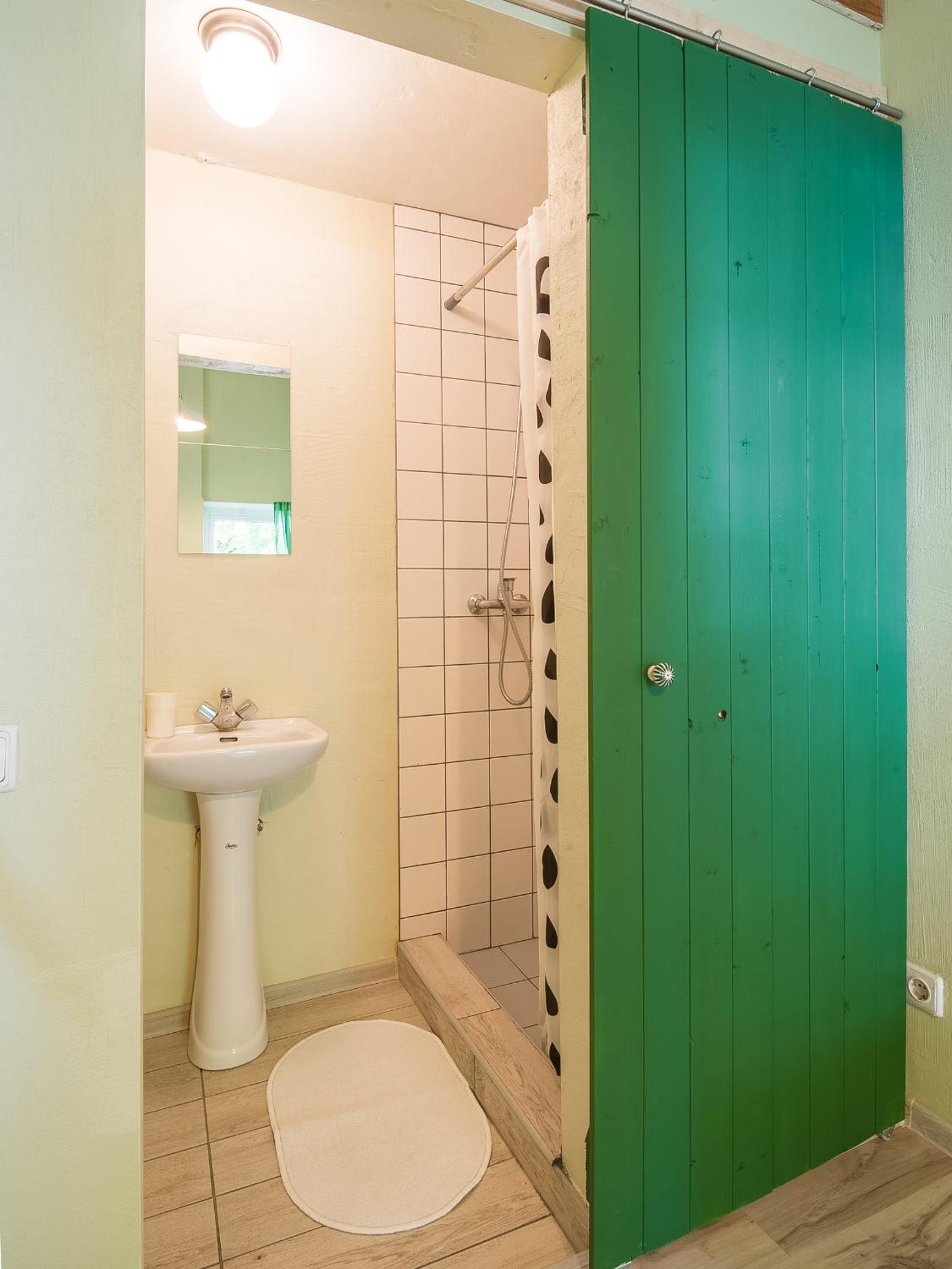 Downtown Forest Hostel & Camping