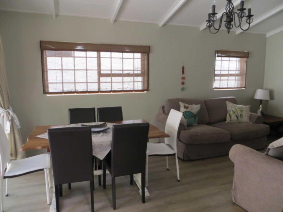 Pearly Beach Cottage view 4