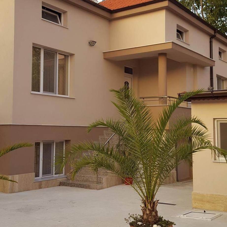 Villa Ros Guest House
