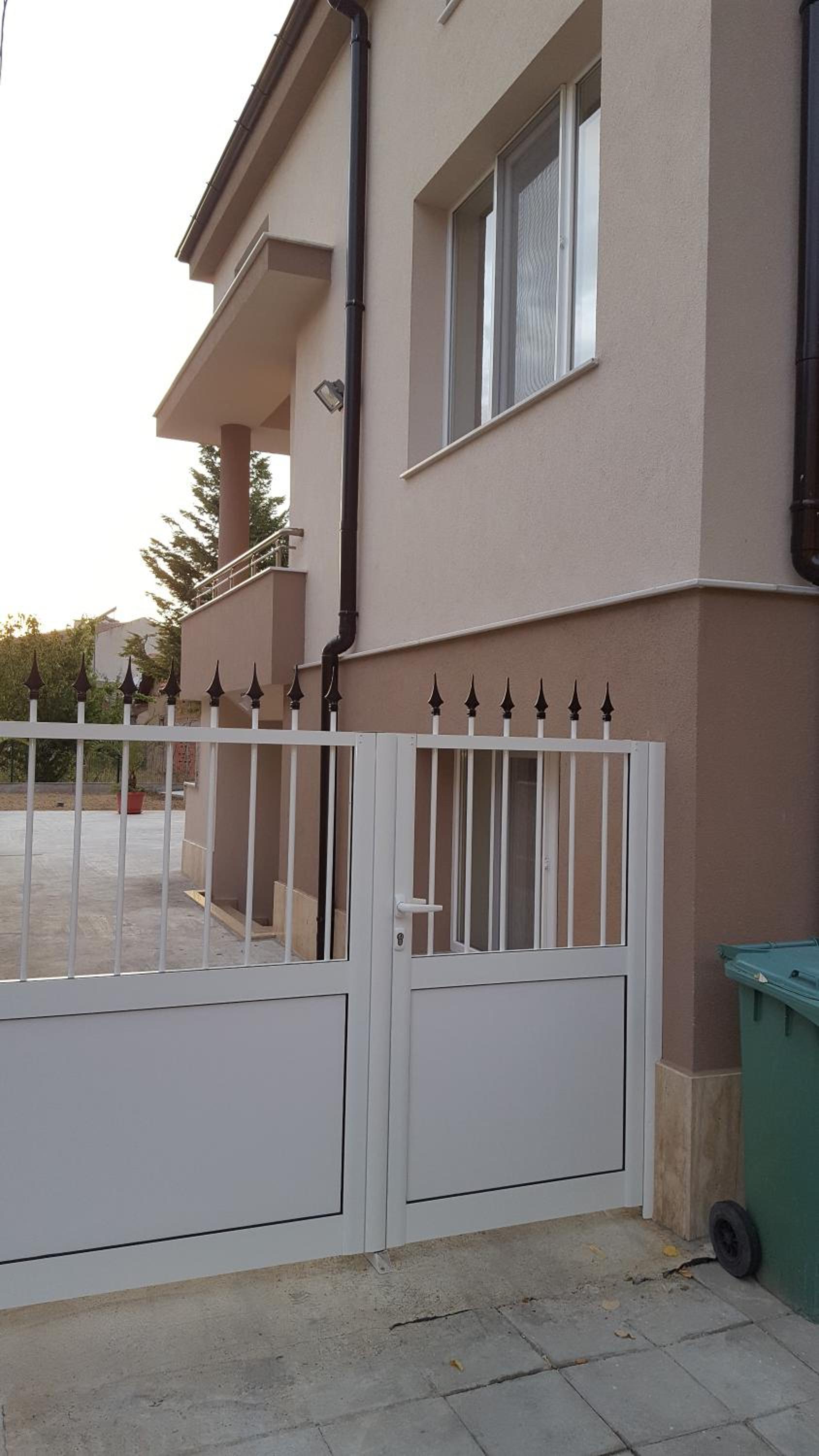 Villa Ros Guest House