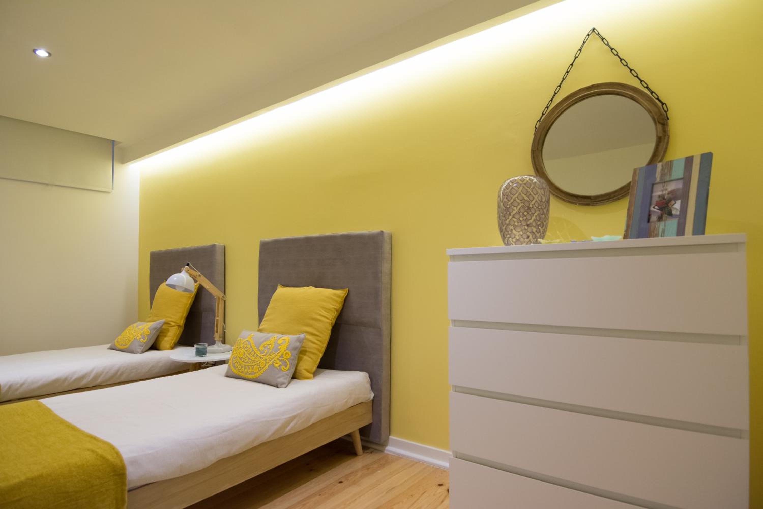 Casa do Castelo 2- Work or Relax in the historic heart of Lisbon! view 2